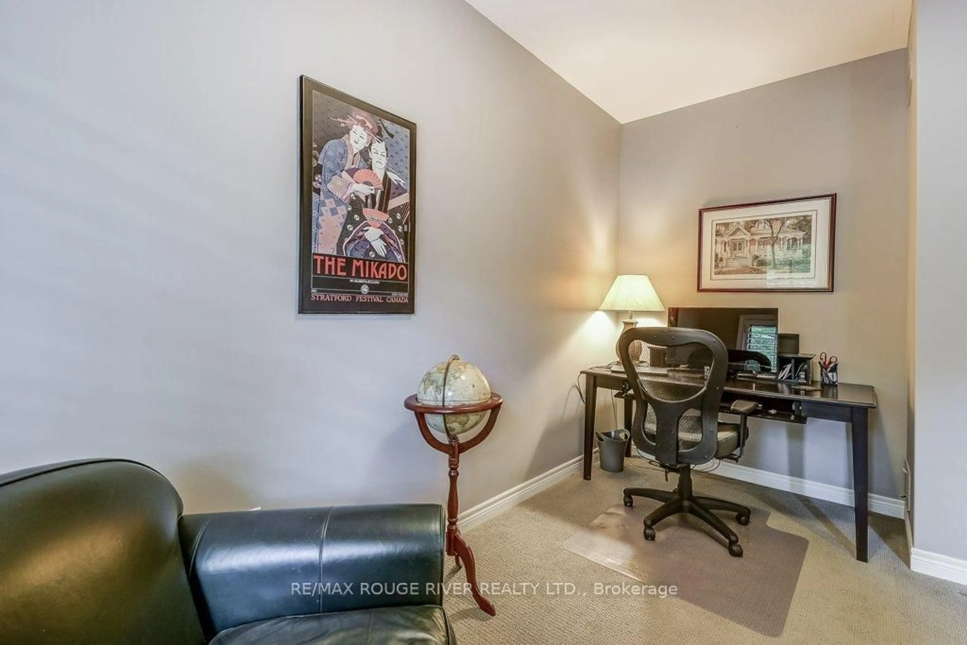 Indoor foyer for 1398 Pelham St #34, Pelham Ontario L0S 1E7