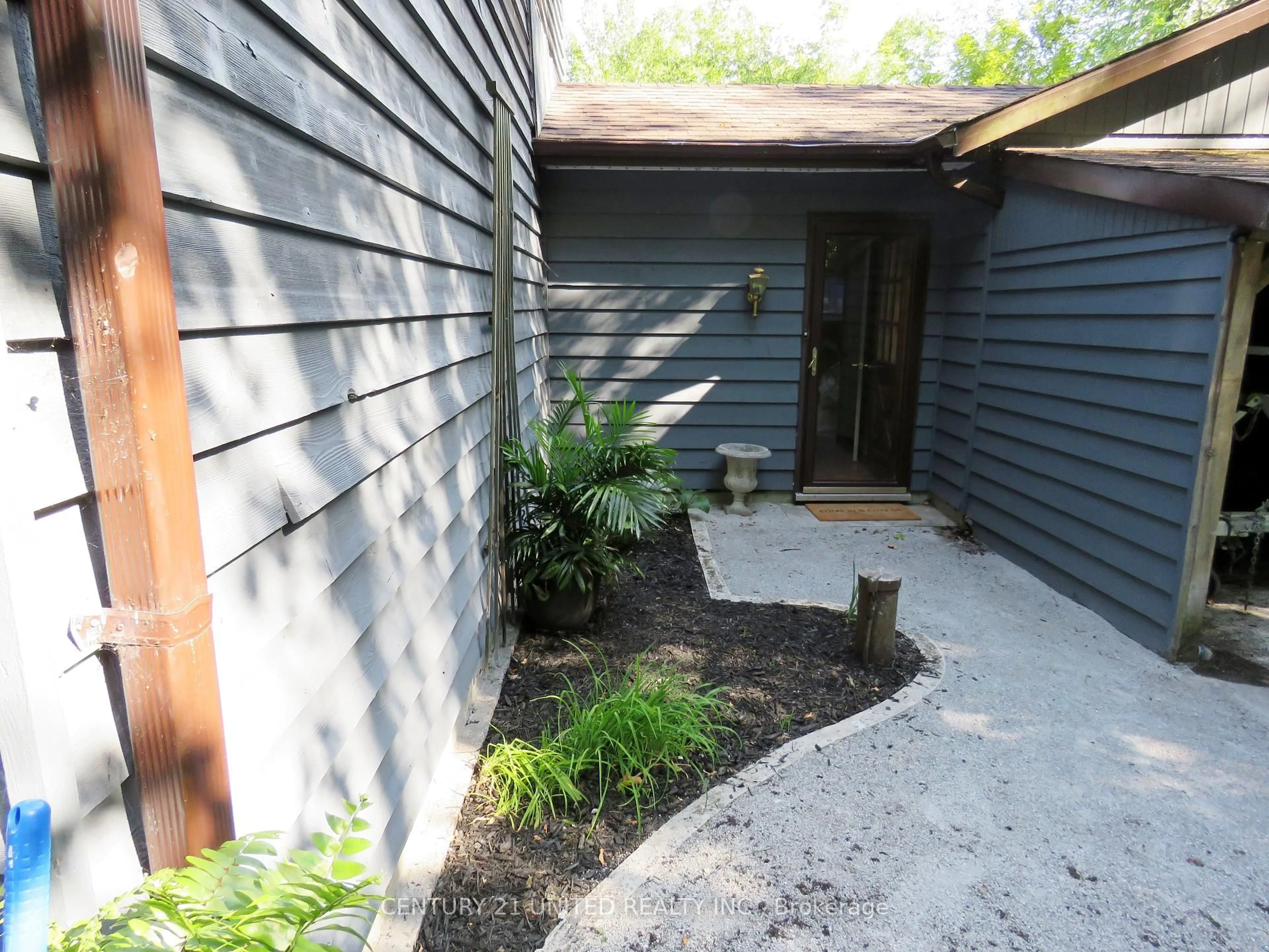 Patio, street for 162 Talbot Rd, Kawartha Lakes Ontario K0M 1K0