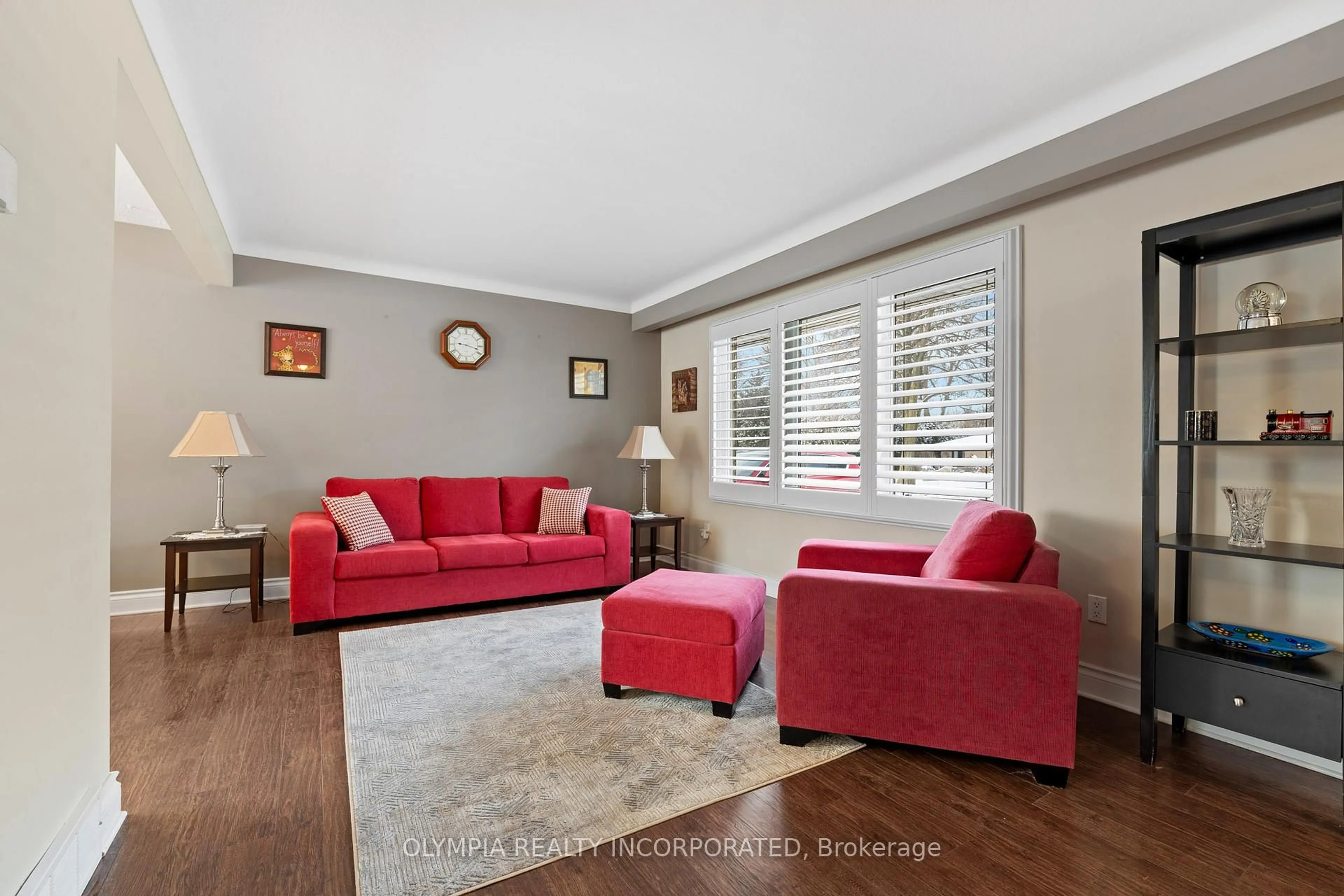 Living room with furniture, unknown for 4284 Briarwood Ave, Niagara Falls Ontario L2E 5W1