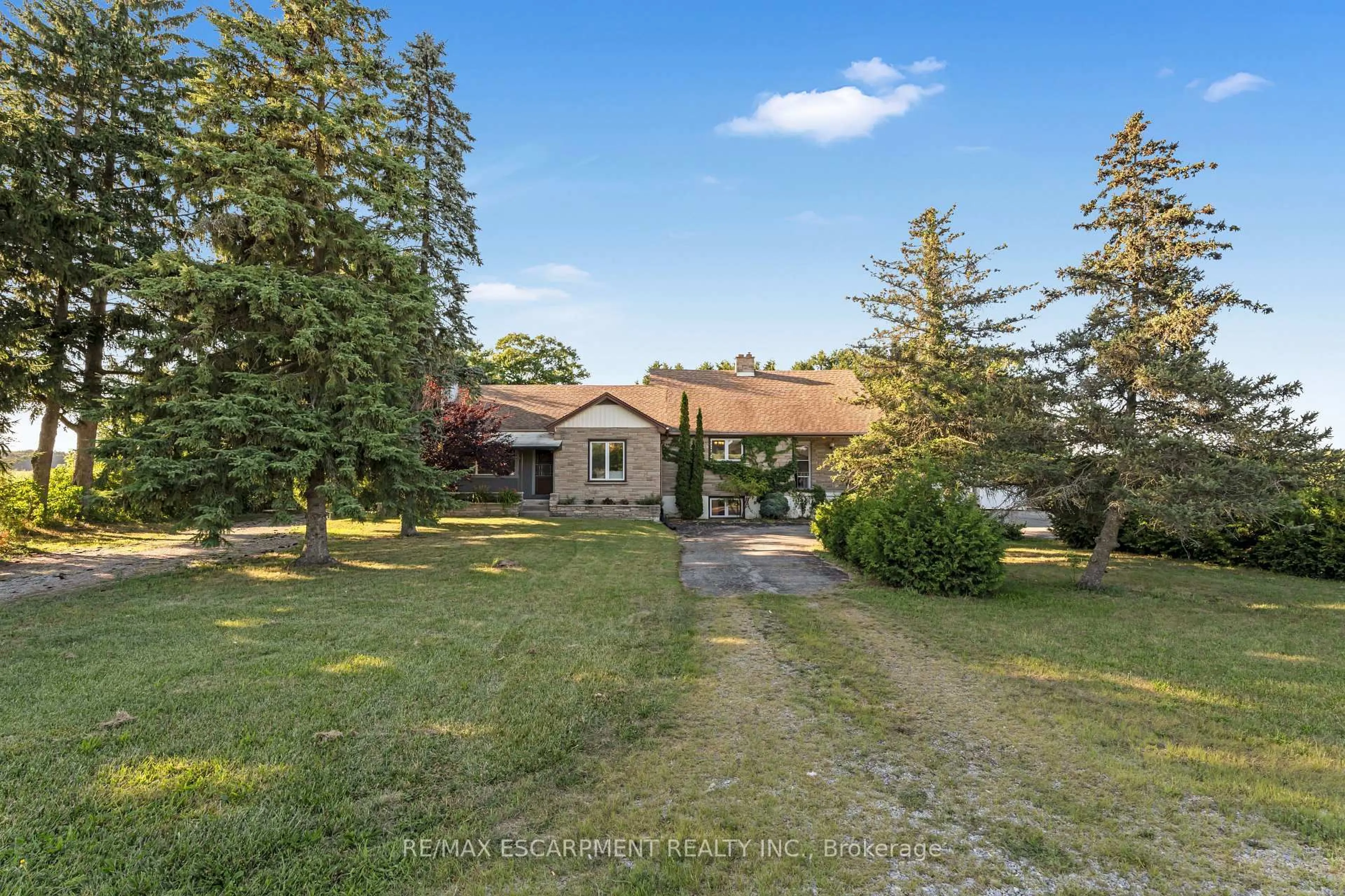 A pic from outside/outdoor area/front of a property/back of a property/a pic from drone, unknown for 2865 Highway 3, Norfolk Ontario N3Y 4J9