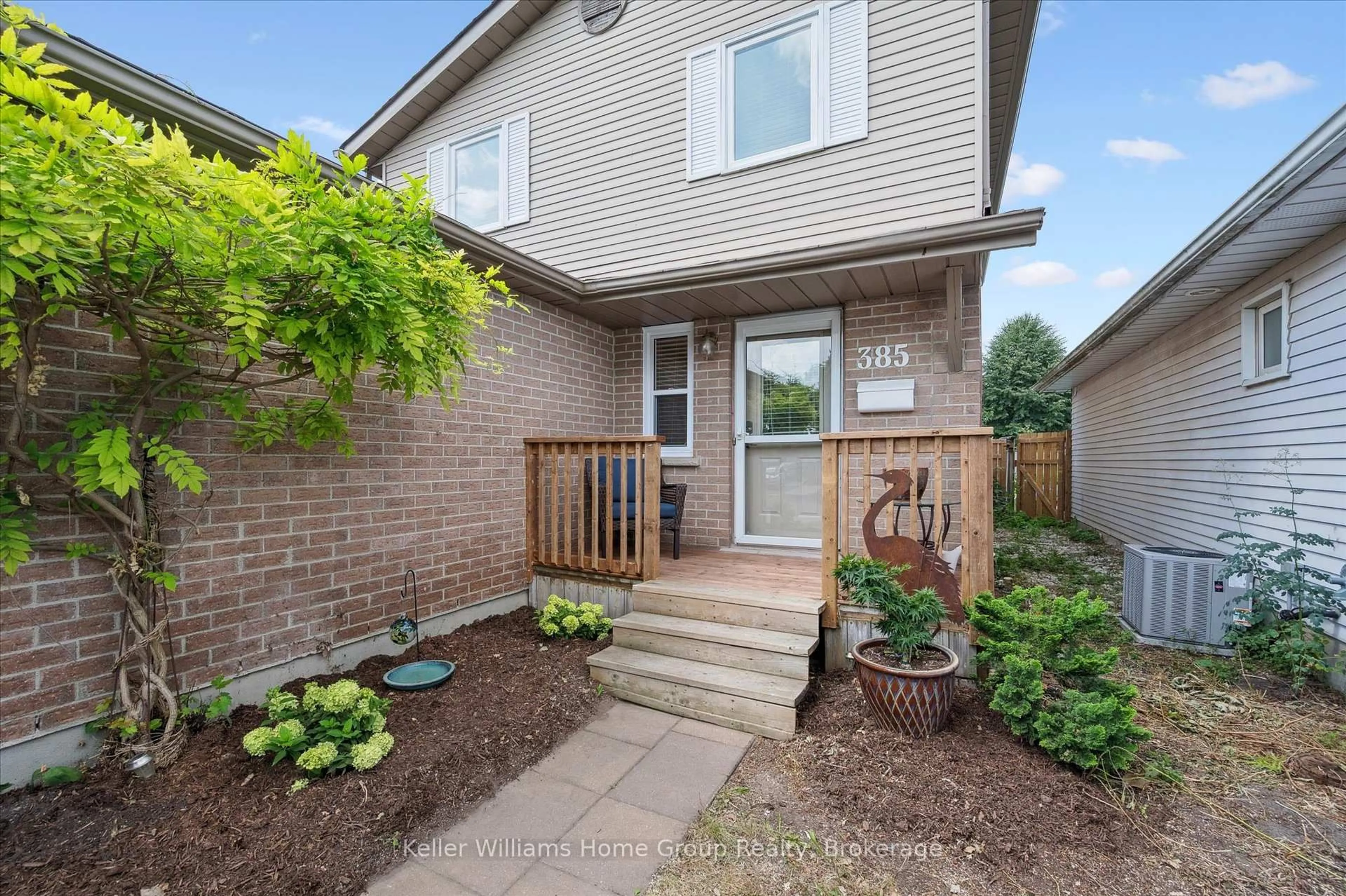 Unknown for 385 Strathallan St, Centre Wellington Ontario N1M 3L3