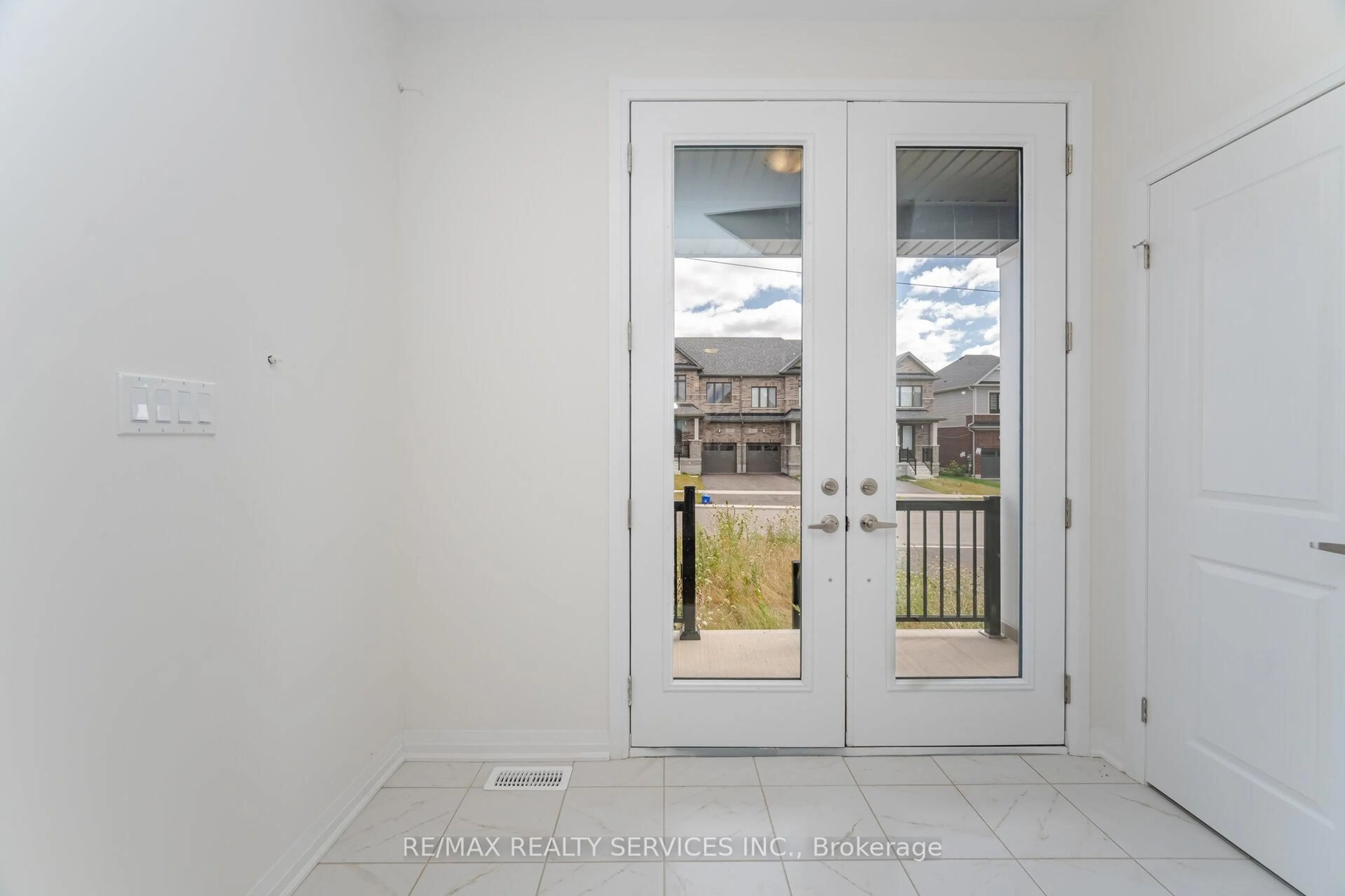 Indoor entryway for 66 Prince Philip Blvd, North Dumfries Ontario N0B 1E0