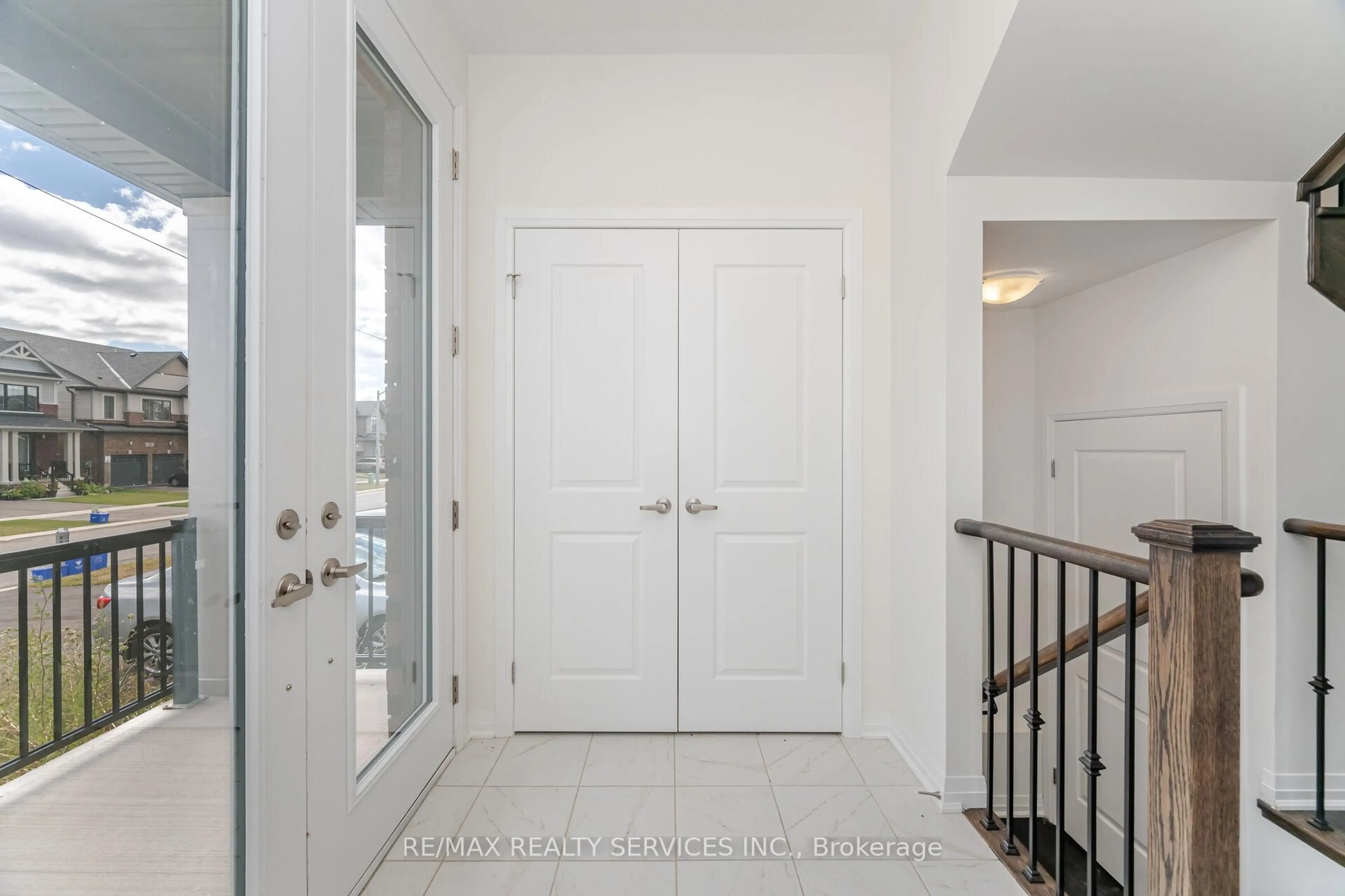 Indoor entryway for 66 Prince Philip Blvd, North Dumfries Ontario N0B 1E0