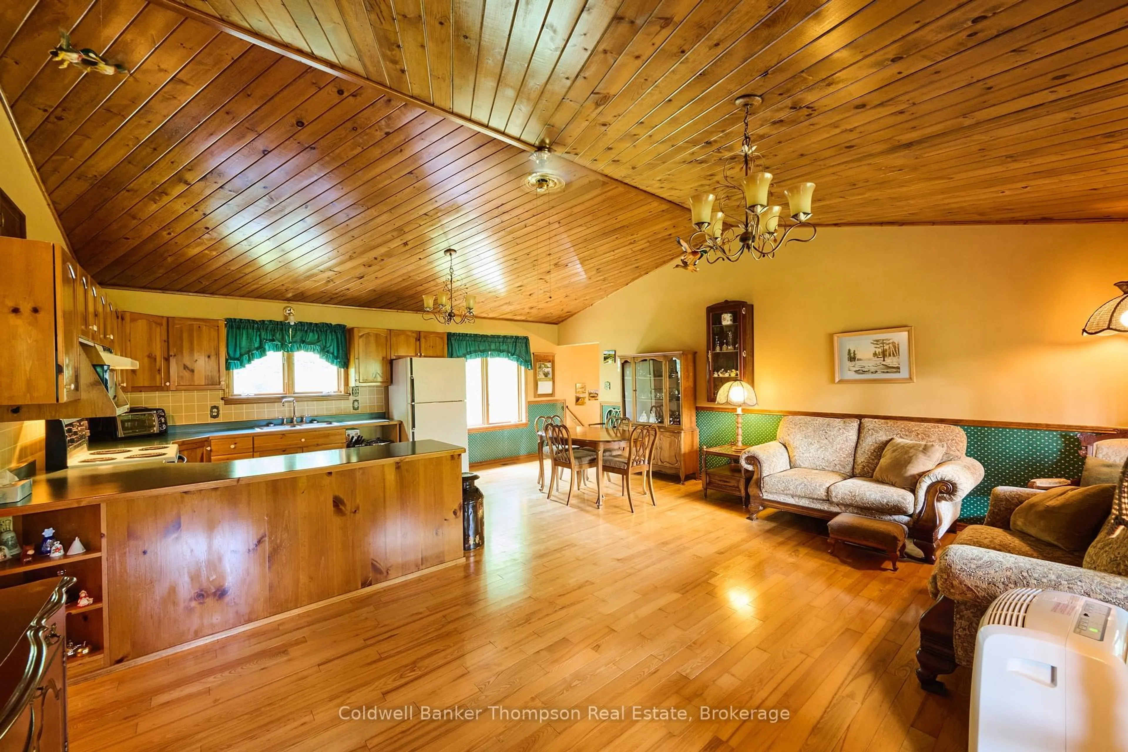Indoor foyer for 66 Rain Lake Rd, Kearney Ontario P0A 1M0