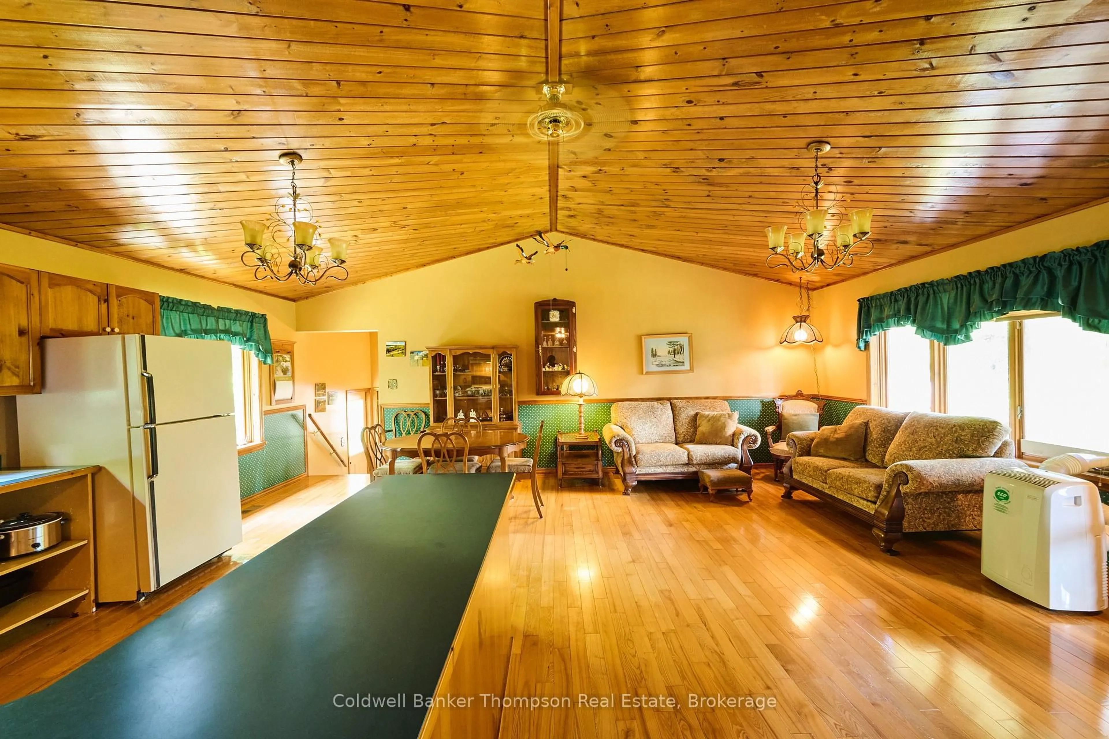 Indoor foyer for 66 Rain Lake Rd, Kearney Ontario P0A 1M0