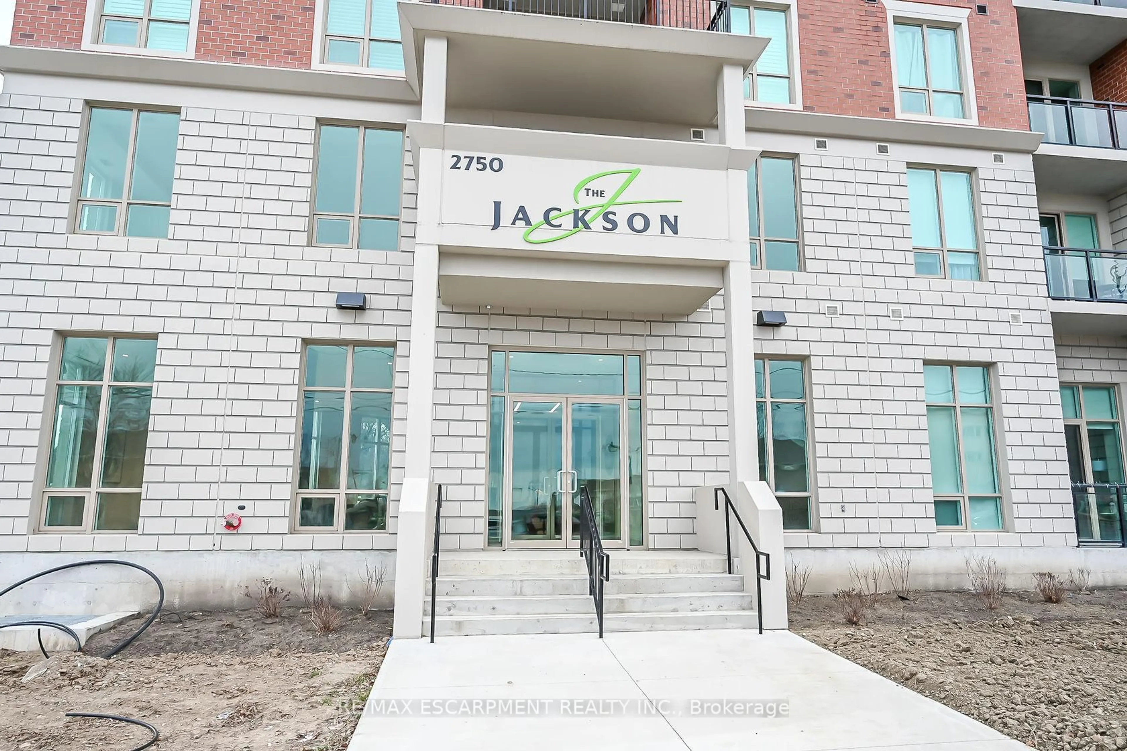 Indoor foyer for 2750 King St #706, Hamilton Ontario L8G 1J4