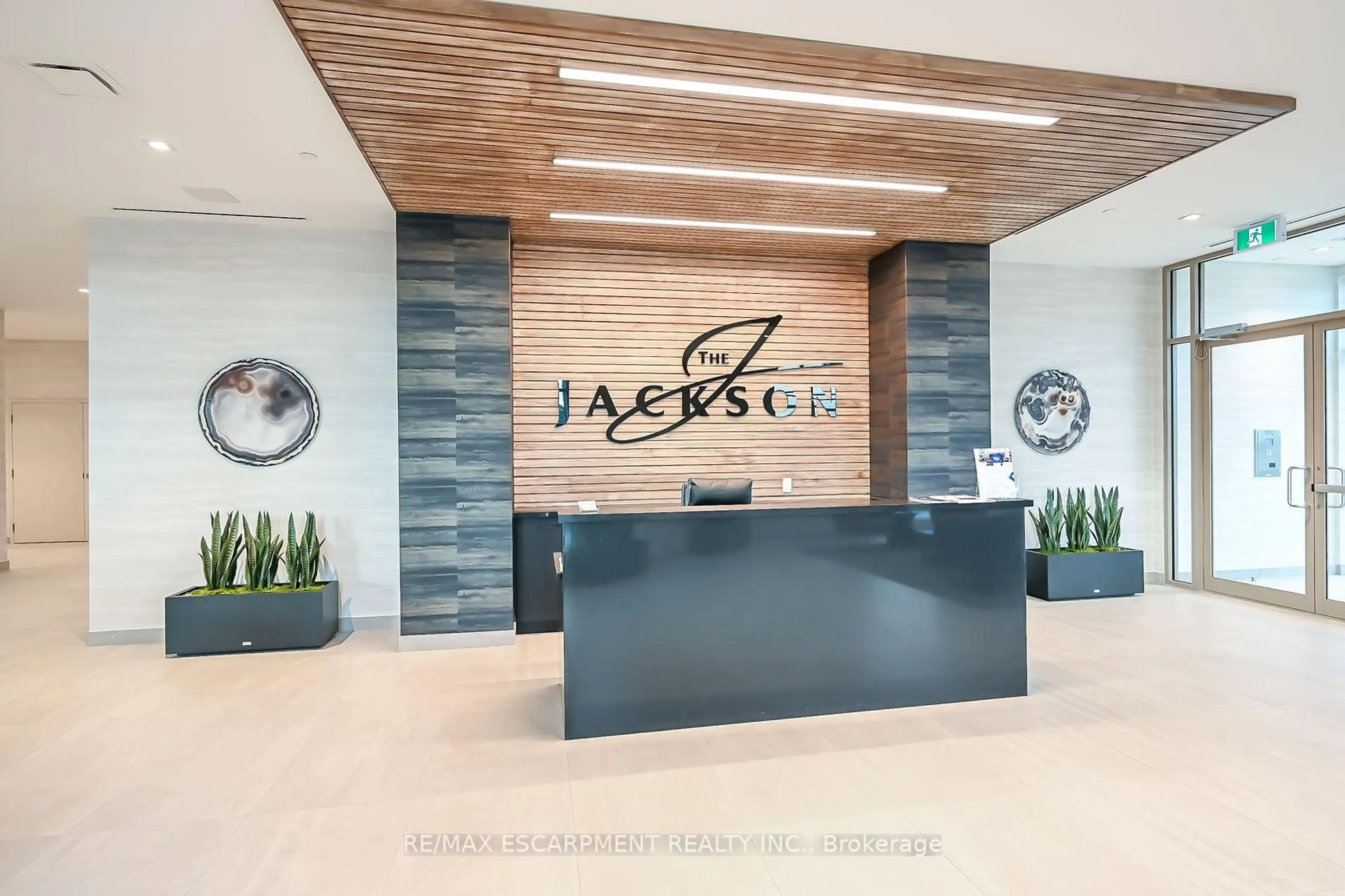 Indoor foyer for 2750 King St #706, Hamilton Ontario L8G 1J4