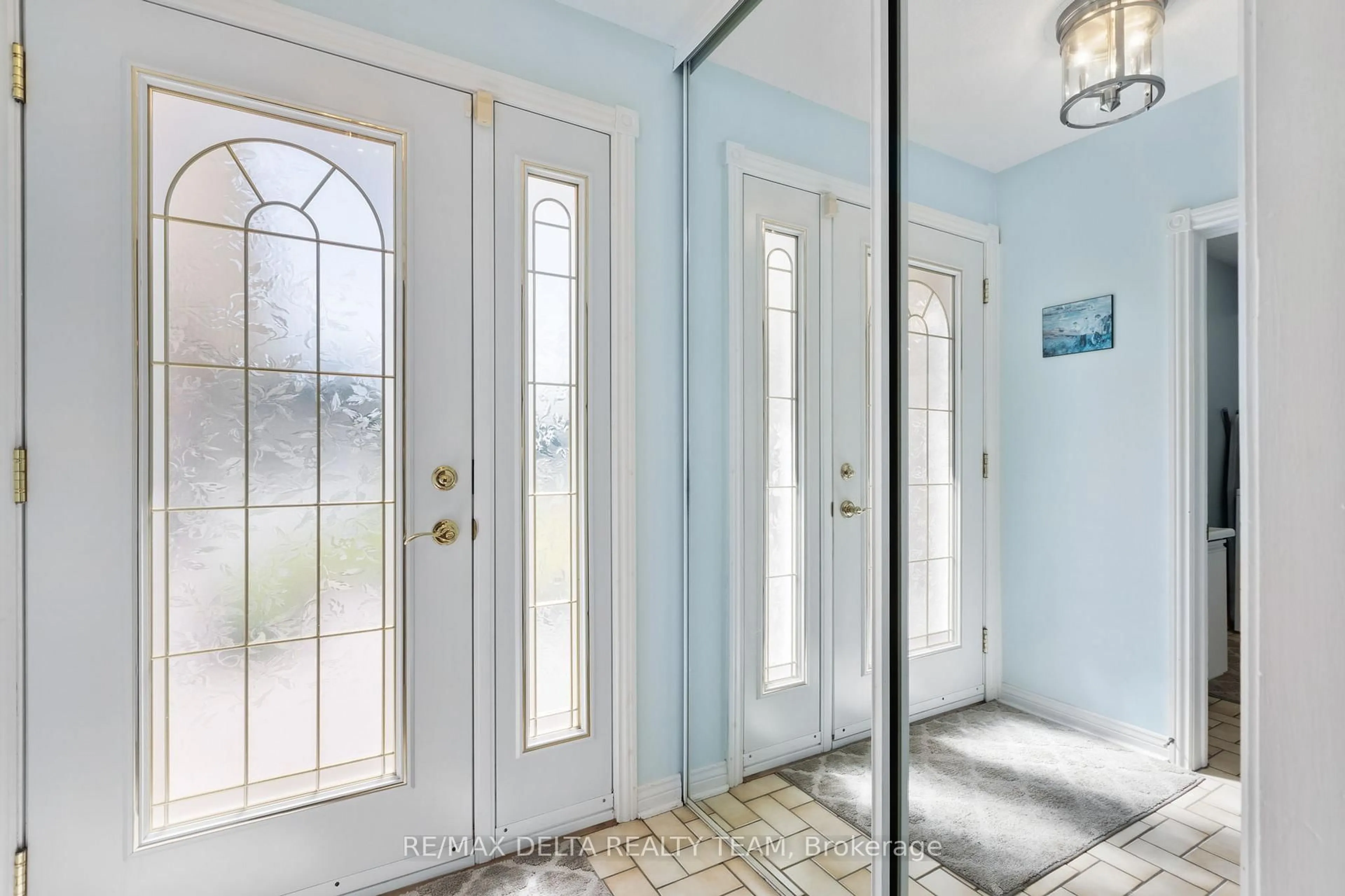 Indoor entryway for 9 Lasalle St, Clarence-Rockland Ontario K4K 1K7
