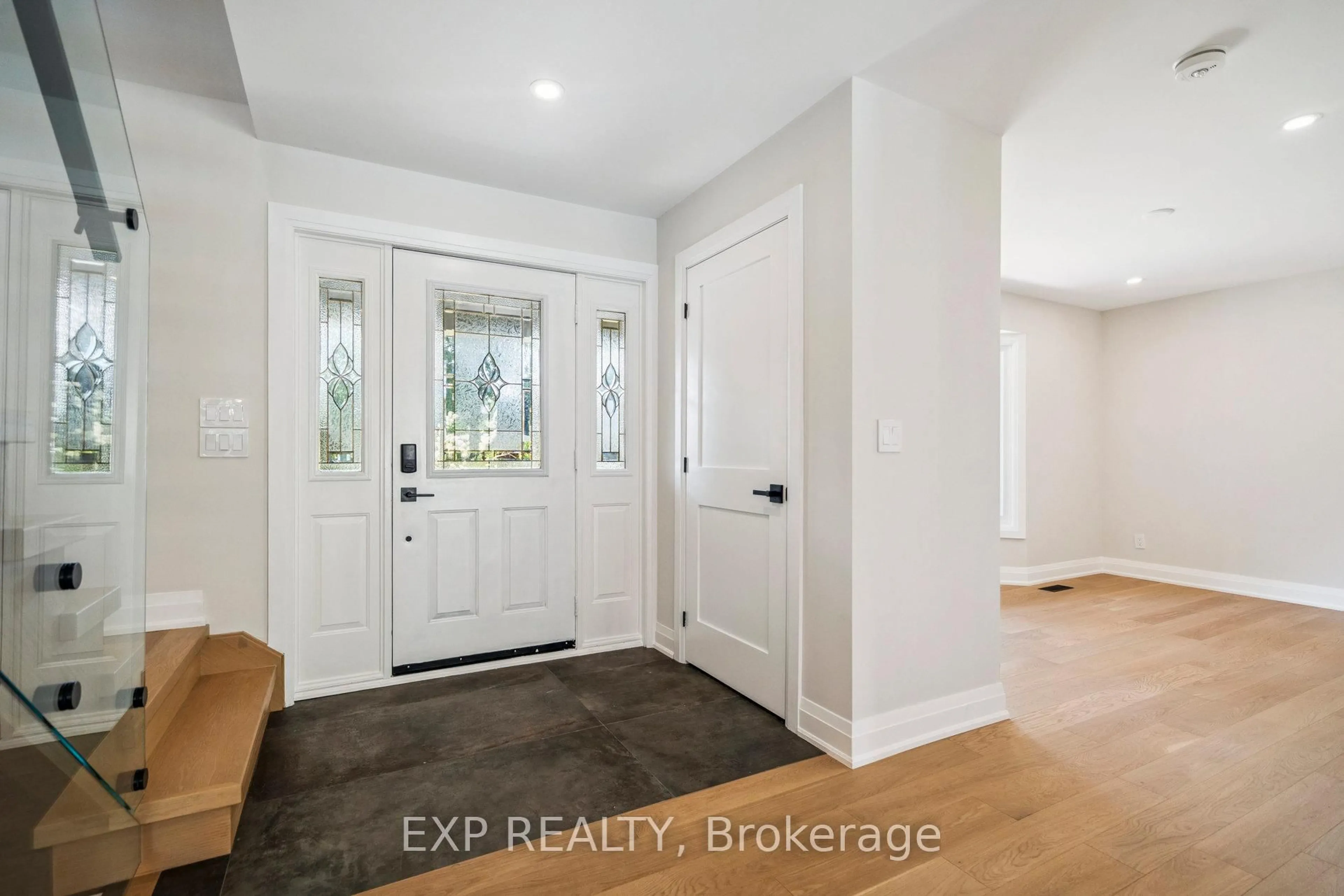 Indoor entryway for 29 Kevin Dr, Pelham Ontario L0S 1E4