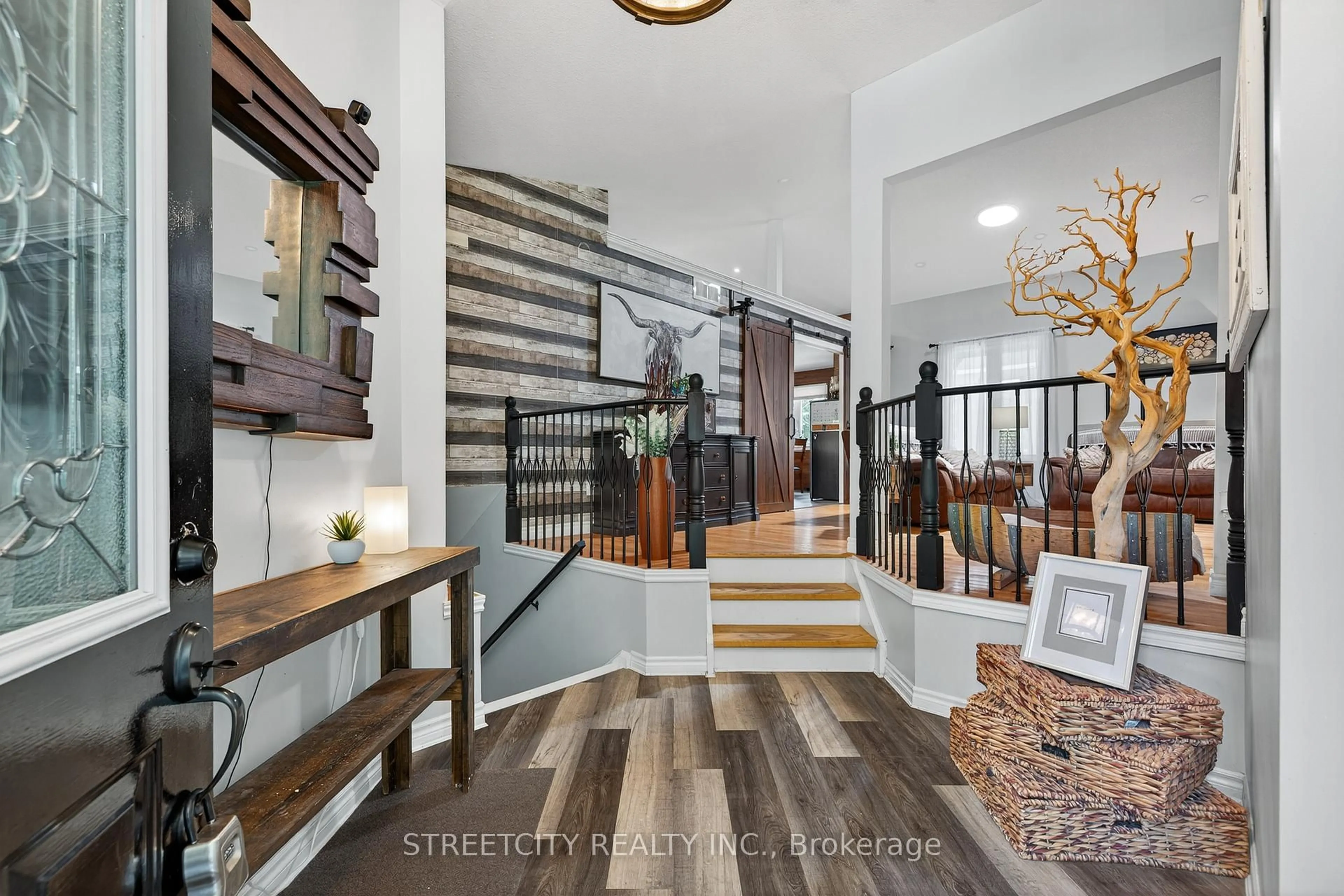 Indoor entryway for 1163 Crumlin Sdrd, London East Ontario N5V 1R6