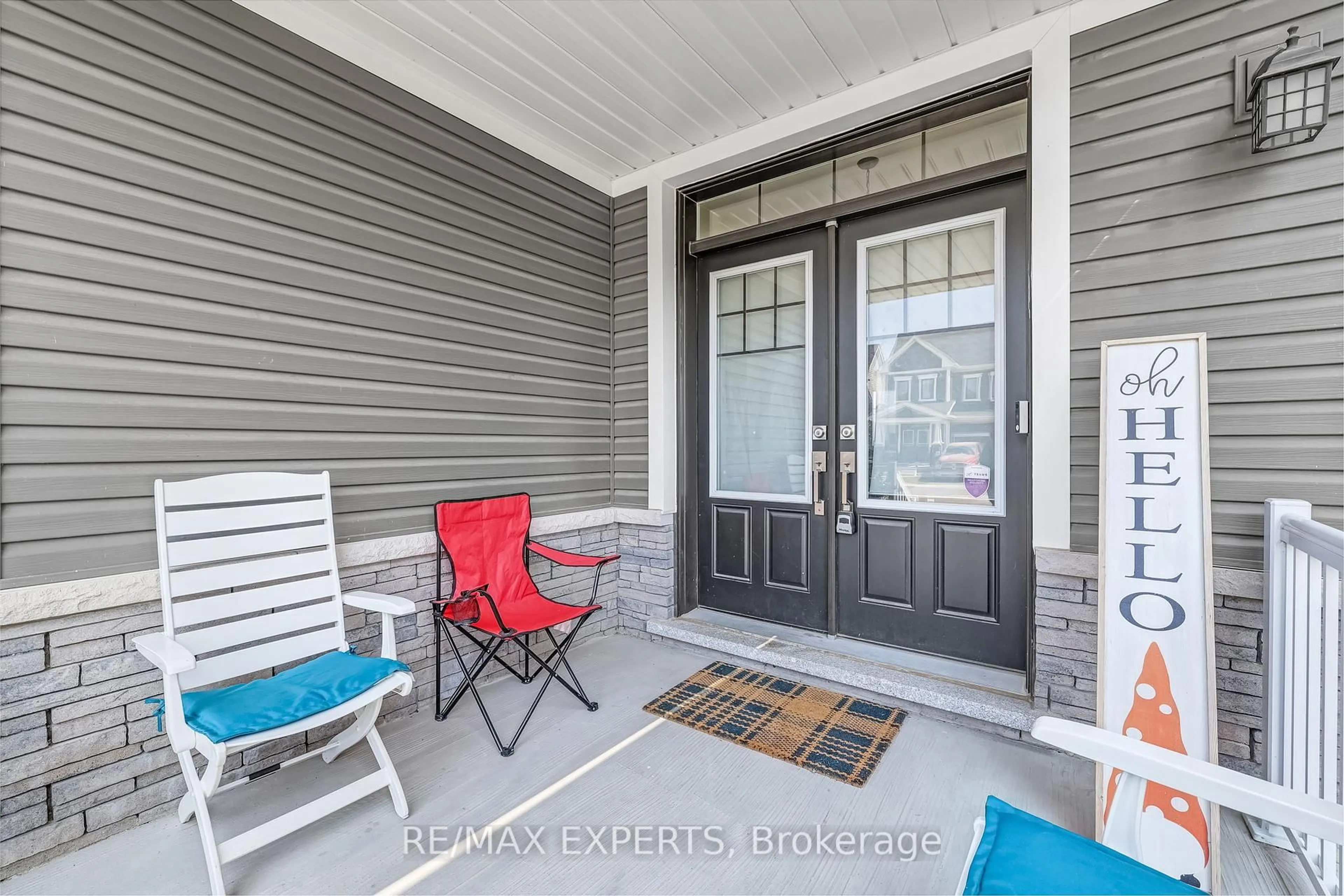 Indoor entryway for 105 David St, Haldimand Ontario N0A 1H0