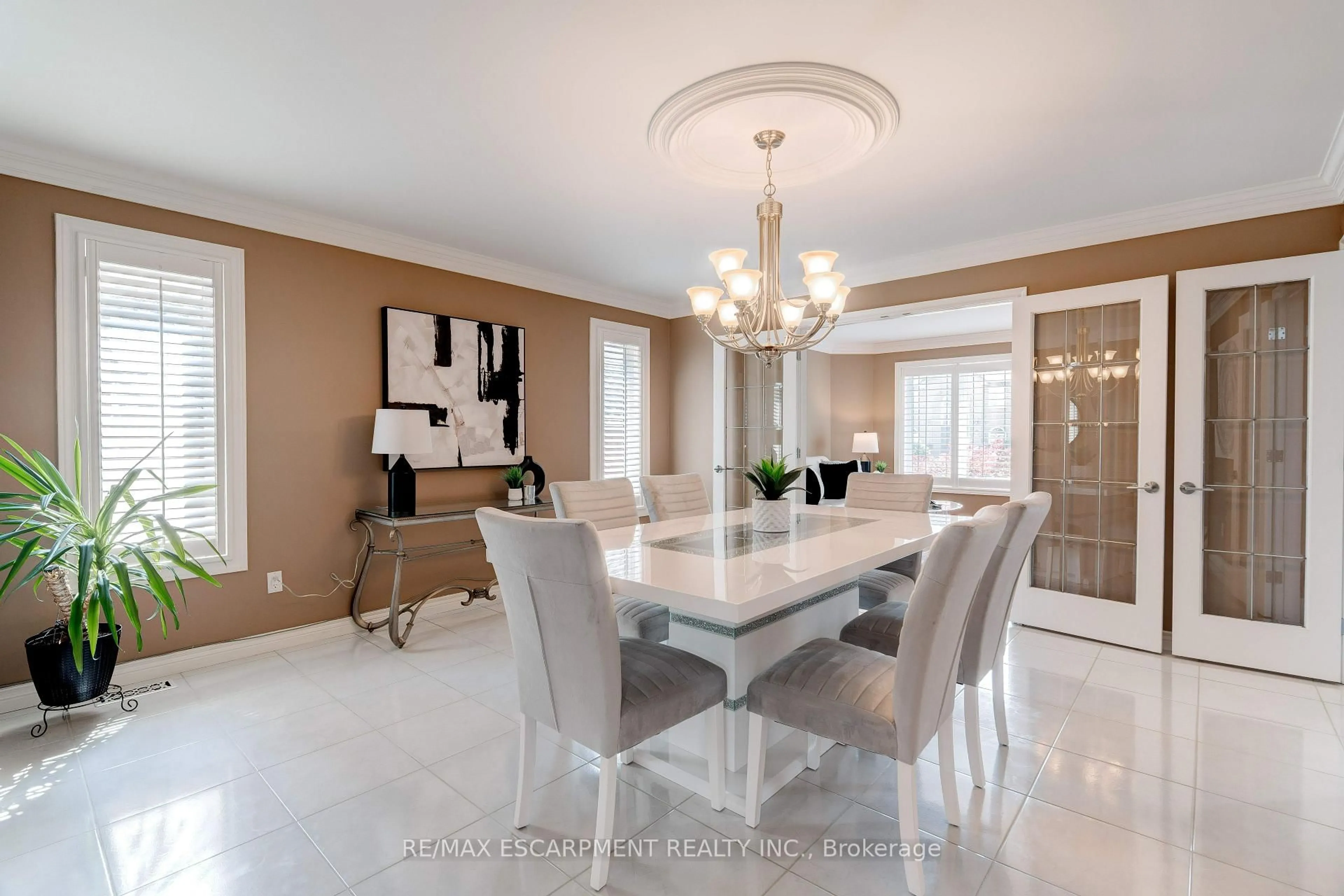 Dining room, ceramic/tile floor for 6 Embassy Dr, Hamilton Ontario L8T 4Z8