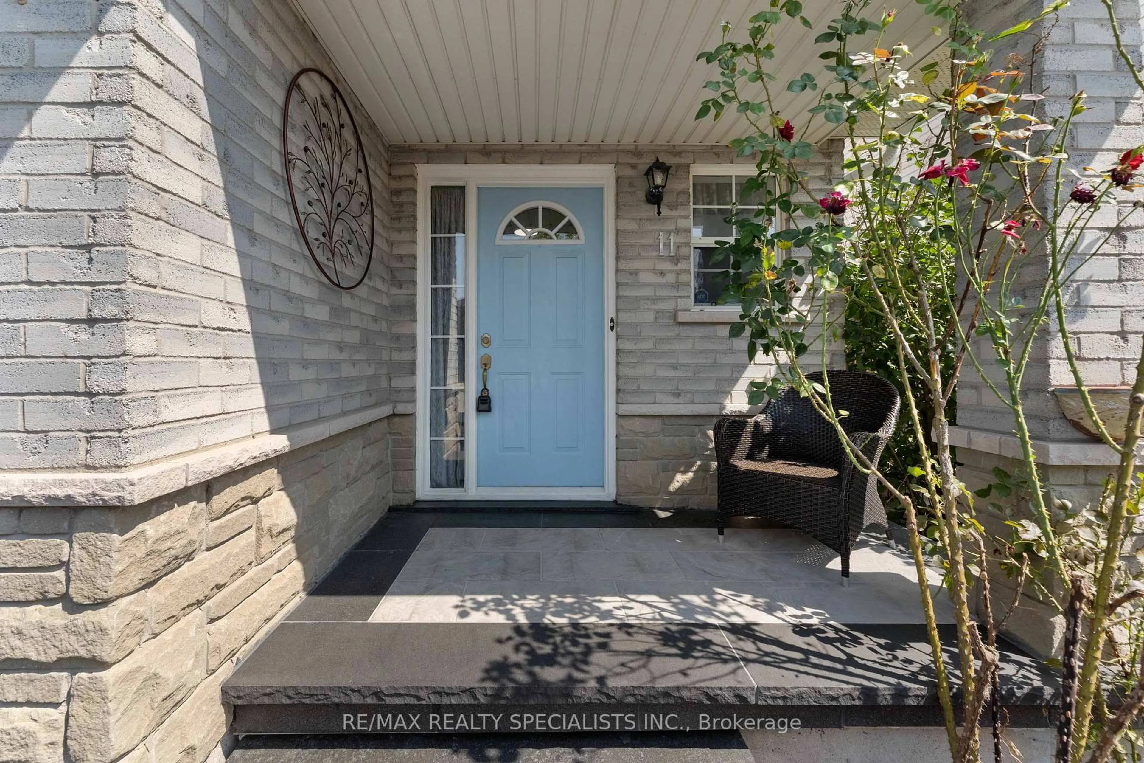 Indoor entryway for 11 Willowridge Way, Hamilton Ontario L8J 3Y8