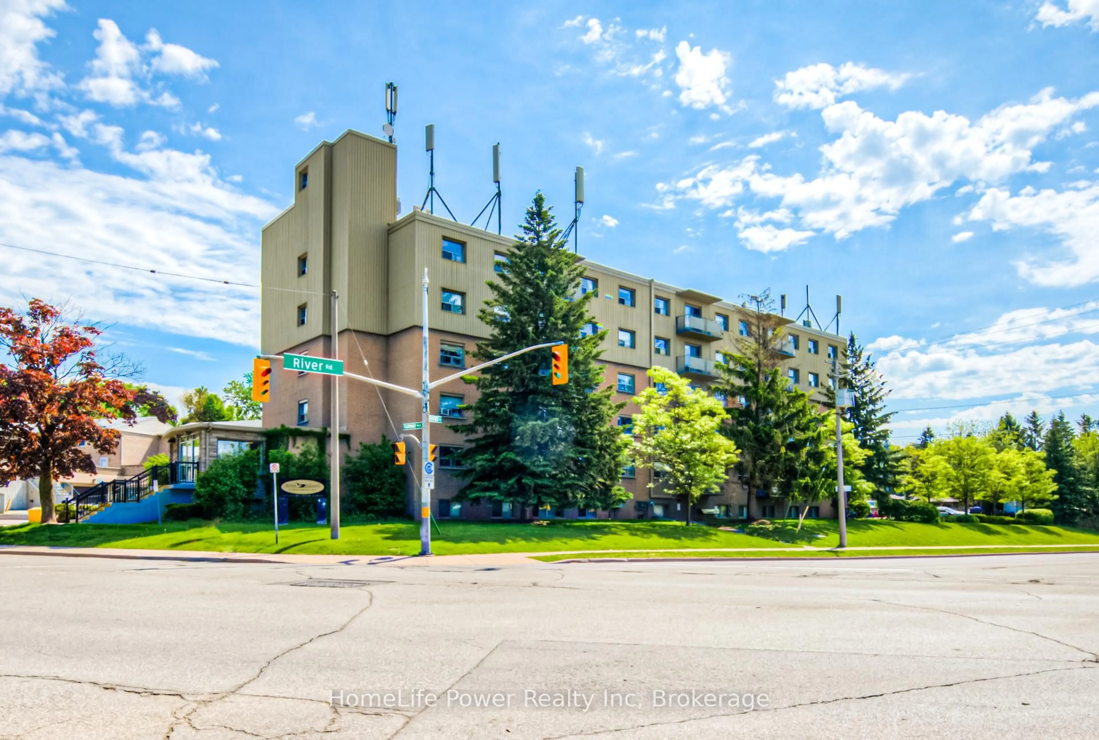 Patio, building for 283 Fairway Rd #501, Kitchener Ontario N2A 2P1