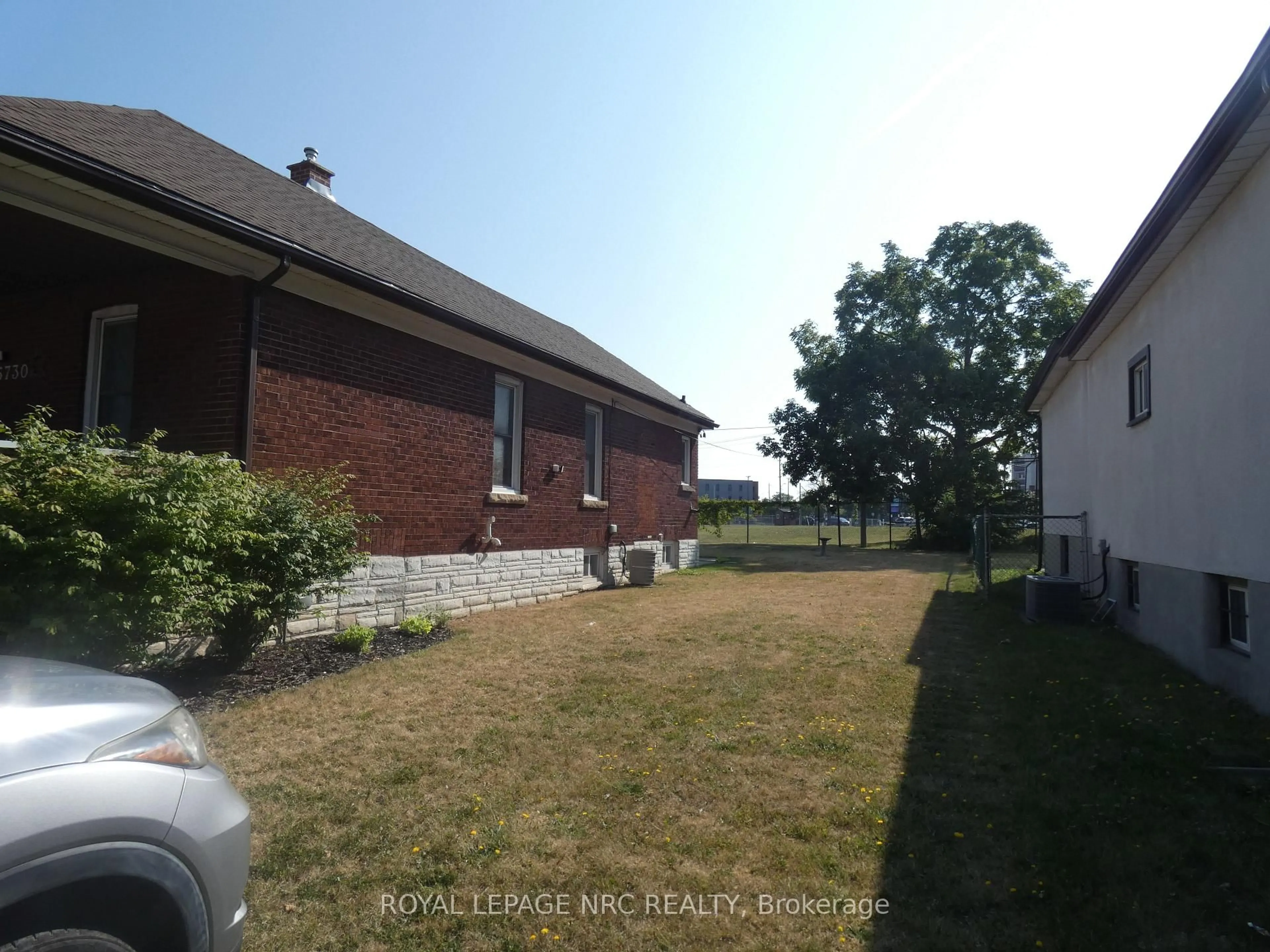 A pic from outside/outdoor area/front of a property/back of a property/a pic from drone, street for 5730 Desson Ave, Niagara Falls Ontario L2G 3T4