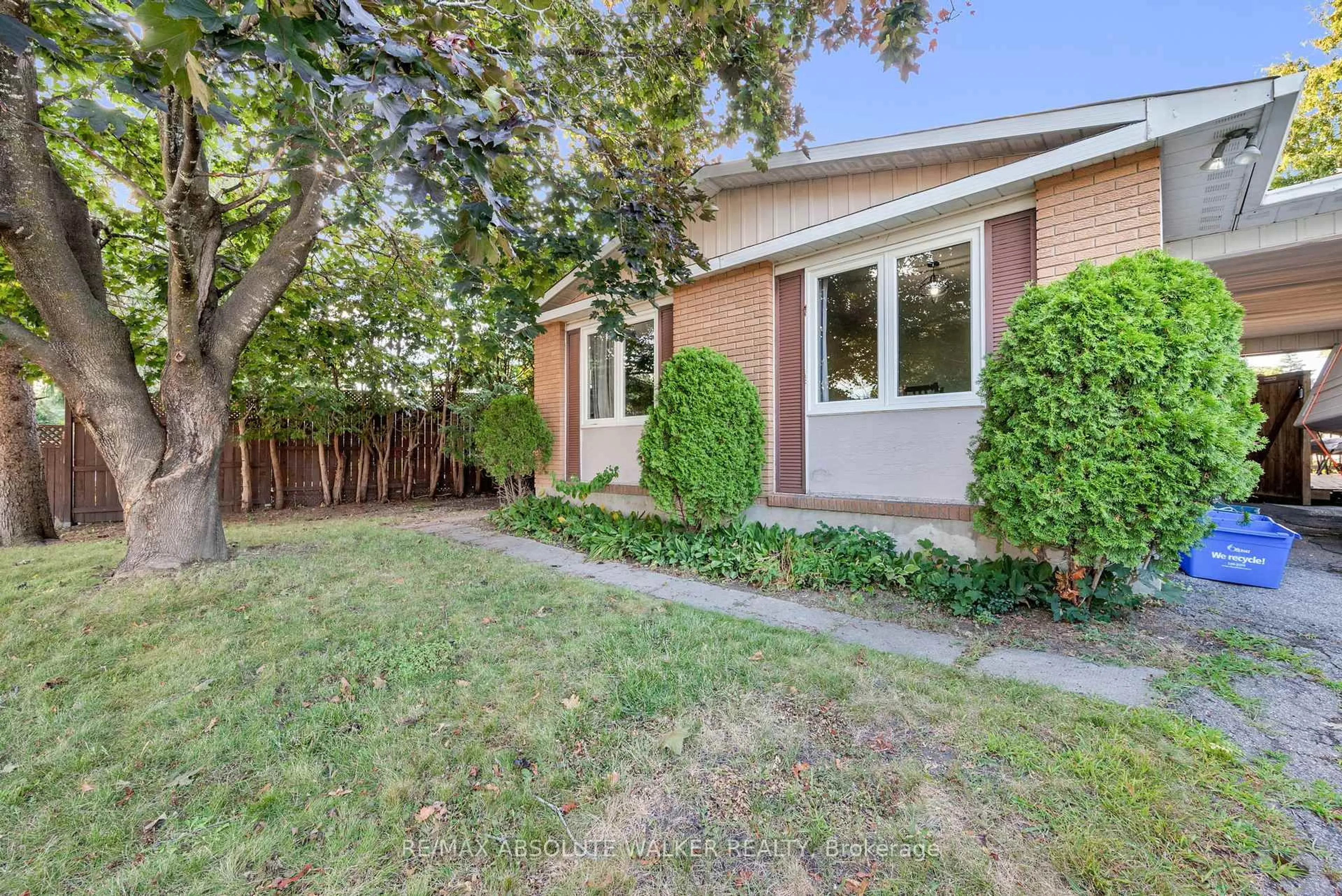 Unknown for 428 Hatfield Cres, Orleans Ontario K1E 1M8