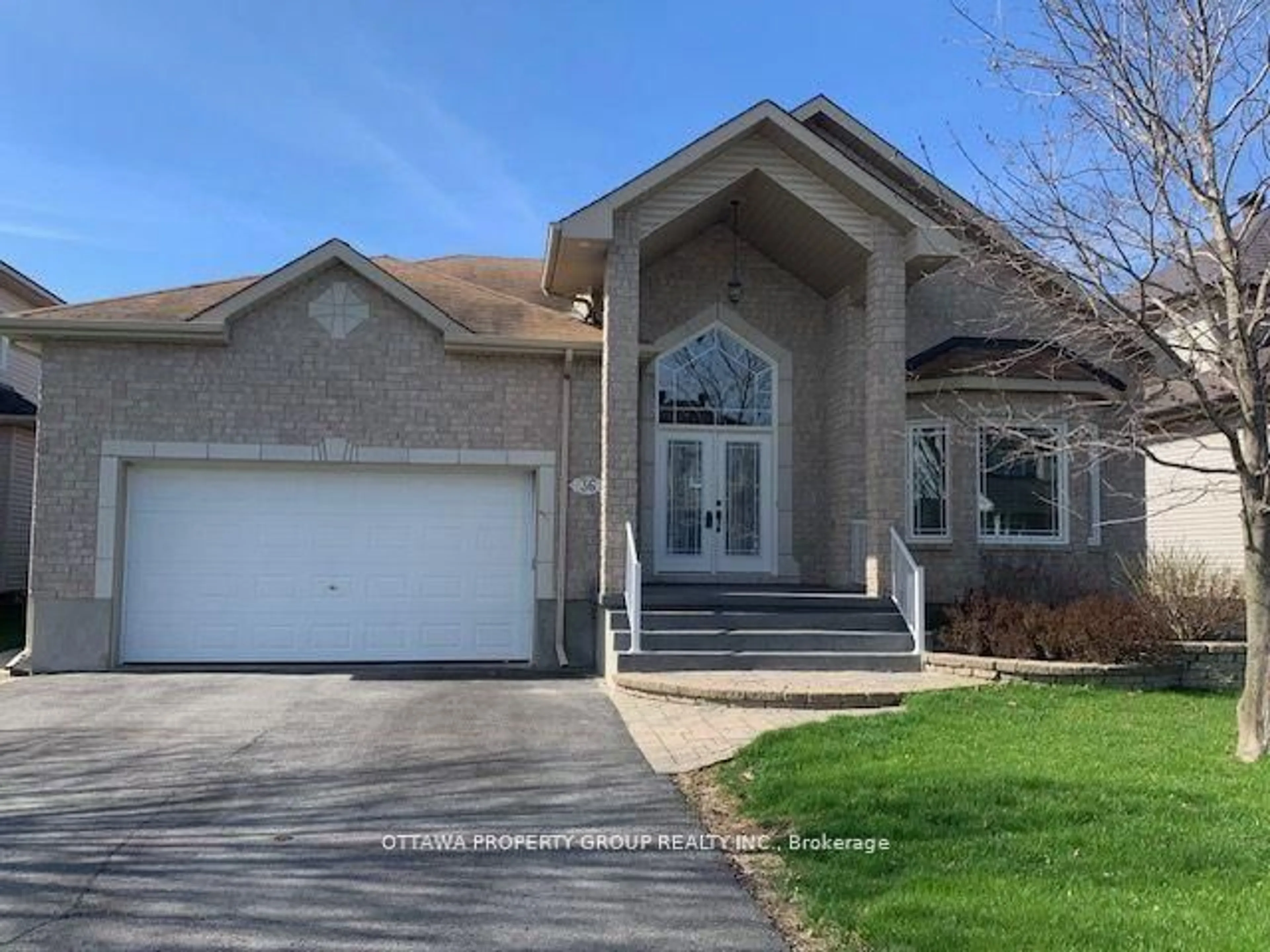 Home with vinyl exterior material, street for 36 De la Rive Dr, Russell Ontario K0A 1W0