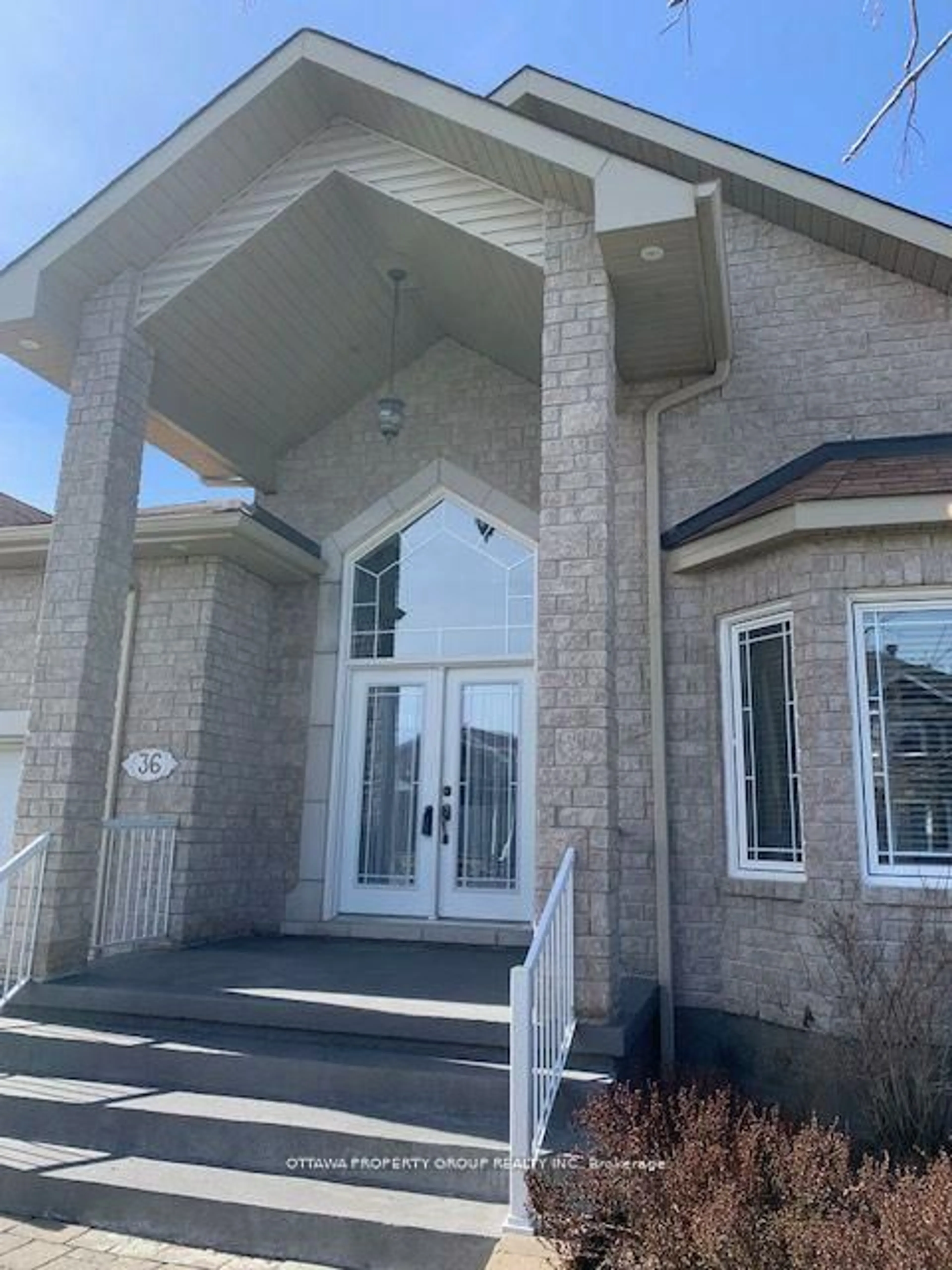 Unknown for 36 De la Rive Dr, Russell Ontario K0A 1W0