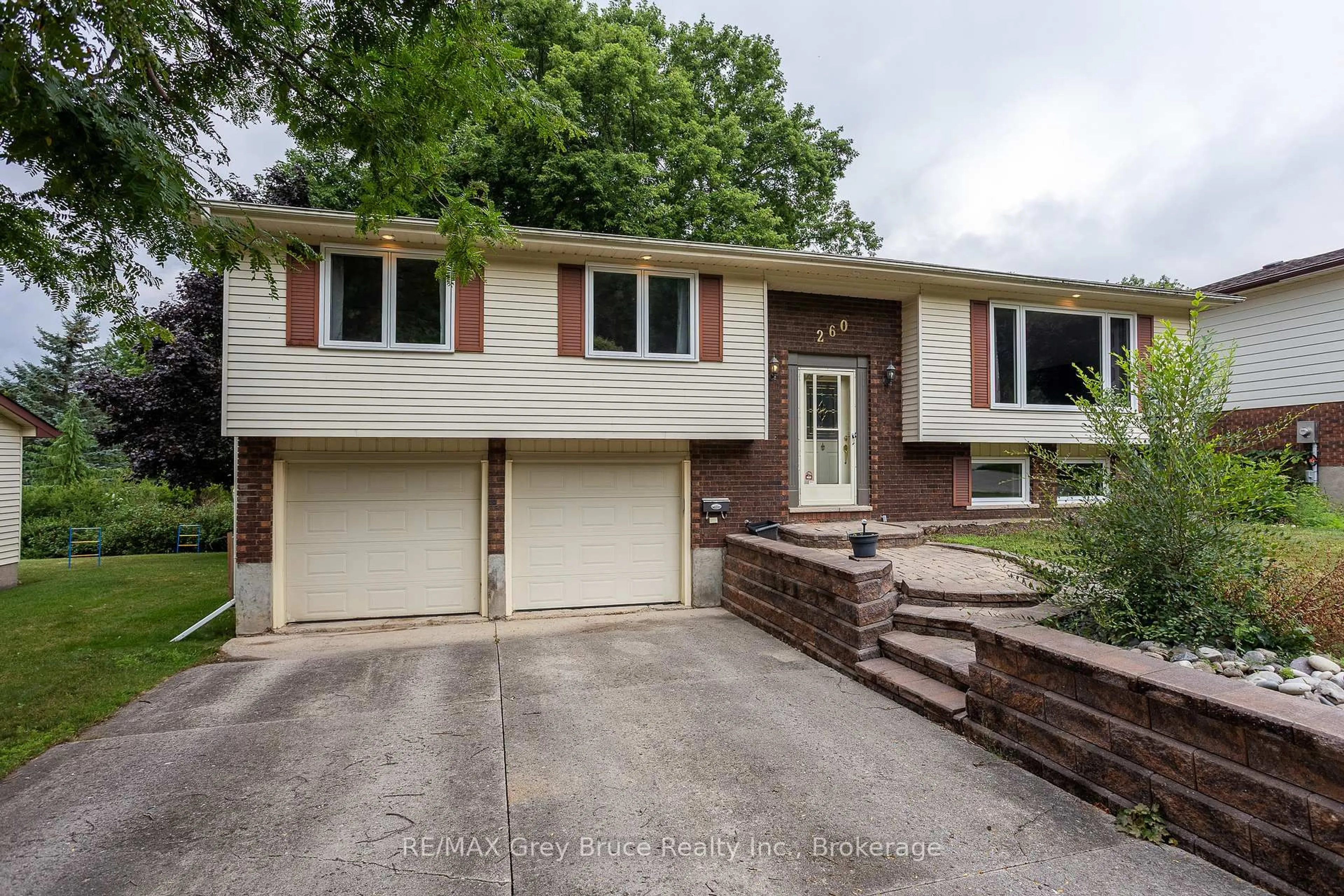 Home with brick exterior material, street for 260 8th A Ave, Owen Sound Ontario N4K 6L2