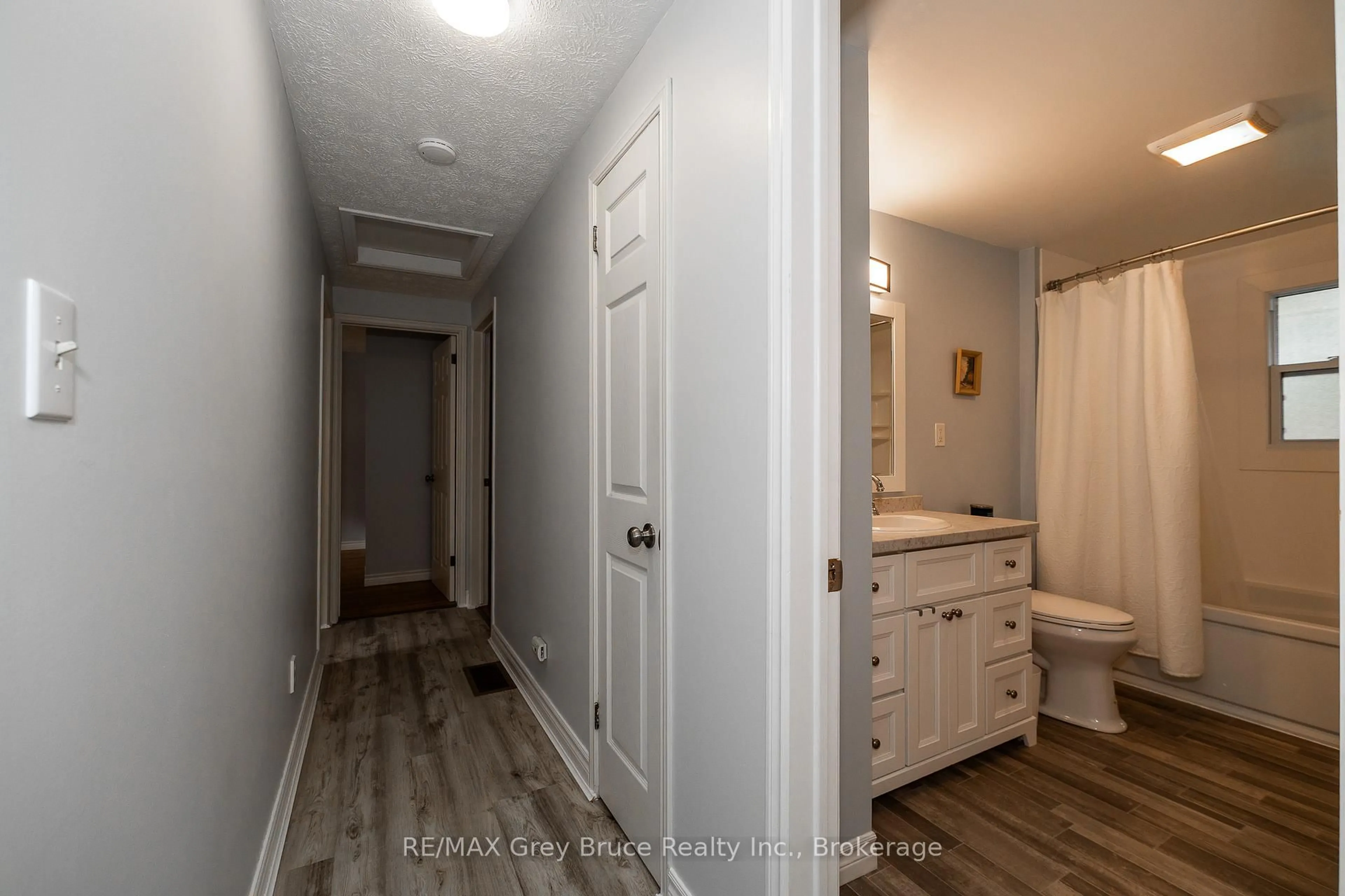 Unknown for 260 8th A Ave, Owen Sound Ontario N4K 6L2