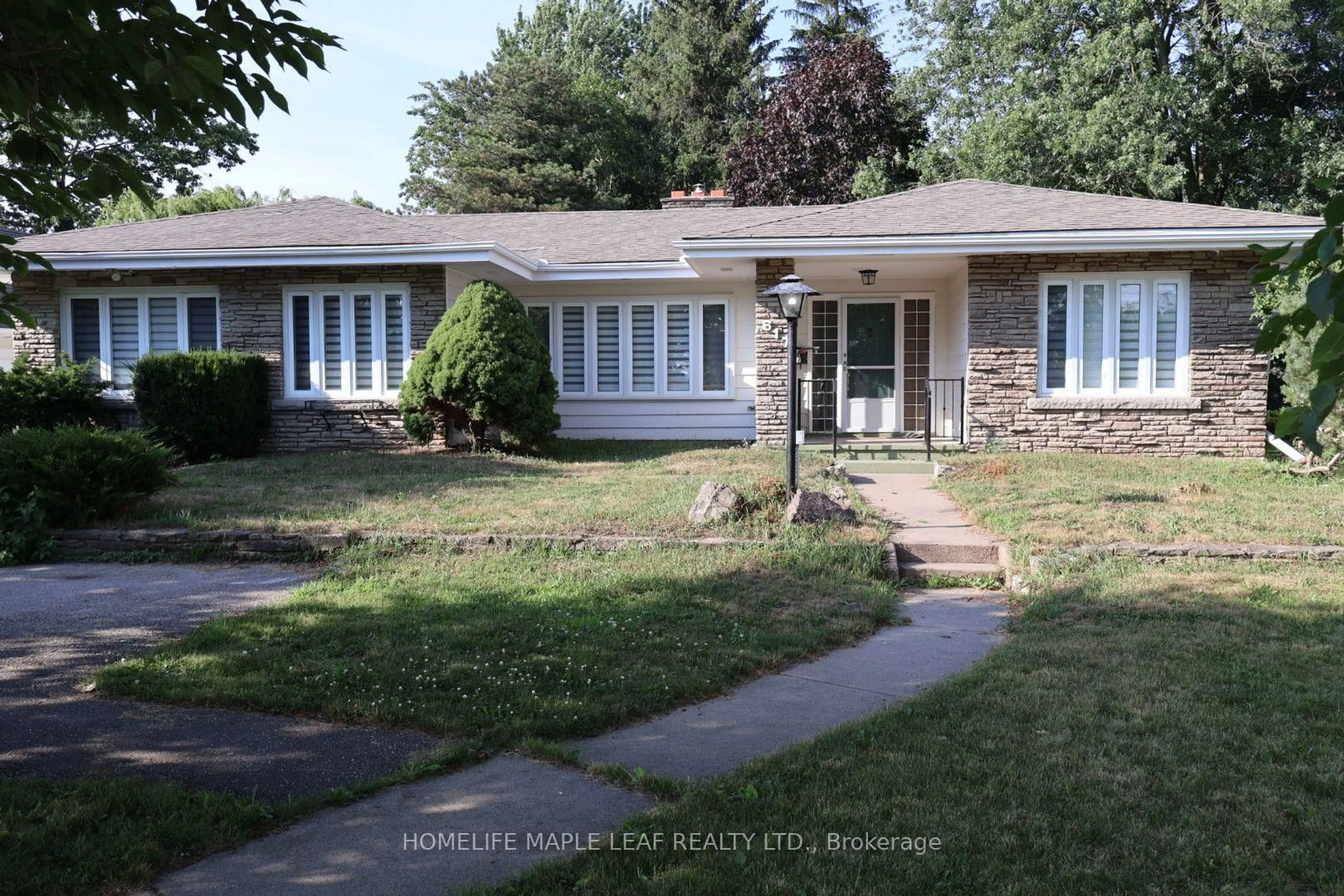 Home with vinyl exterior material, street for 617 Lock St, Haldimand Ontario N1A 1V9