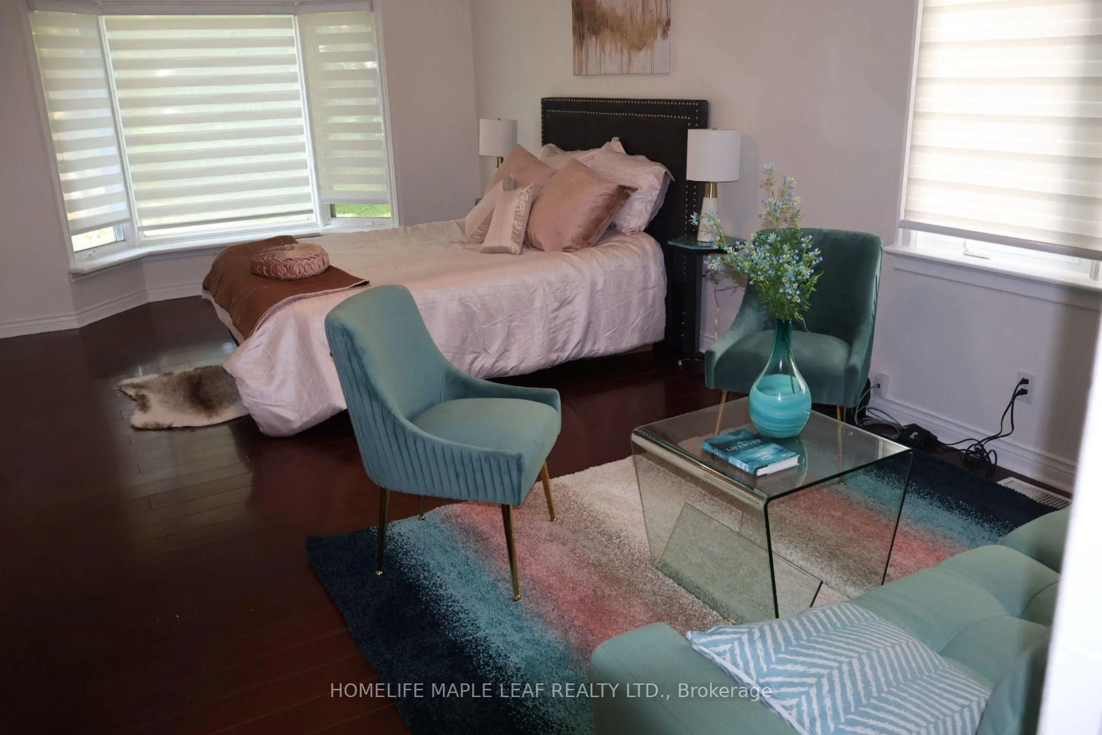 Living room with furniture, wood/laminate floor for 617 Lock St, Haldimand Ontario N1A 1V9