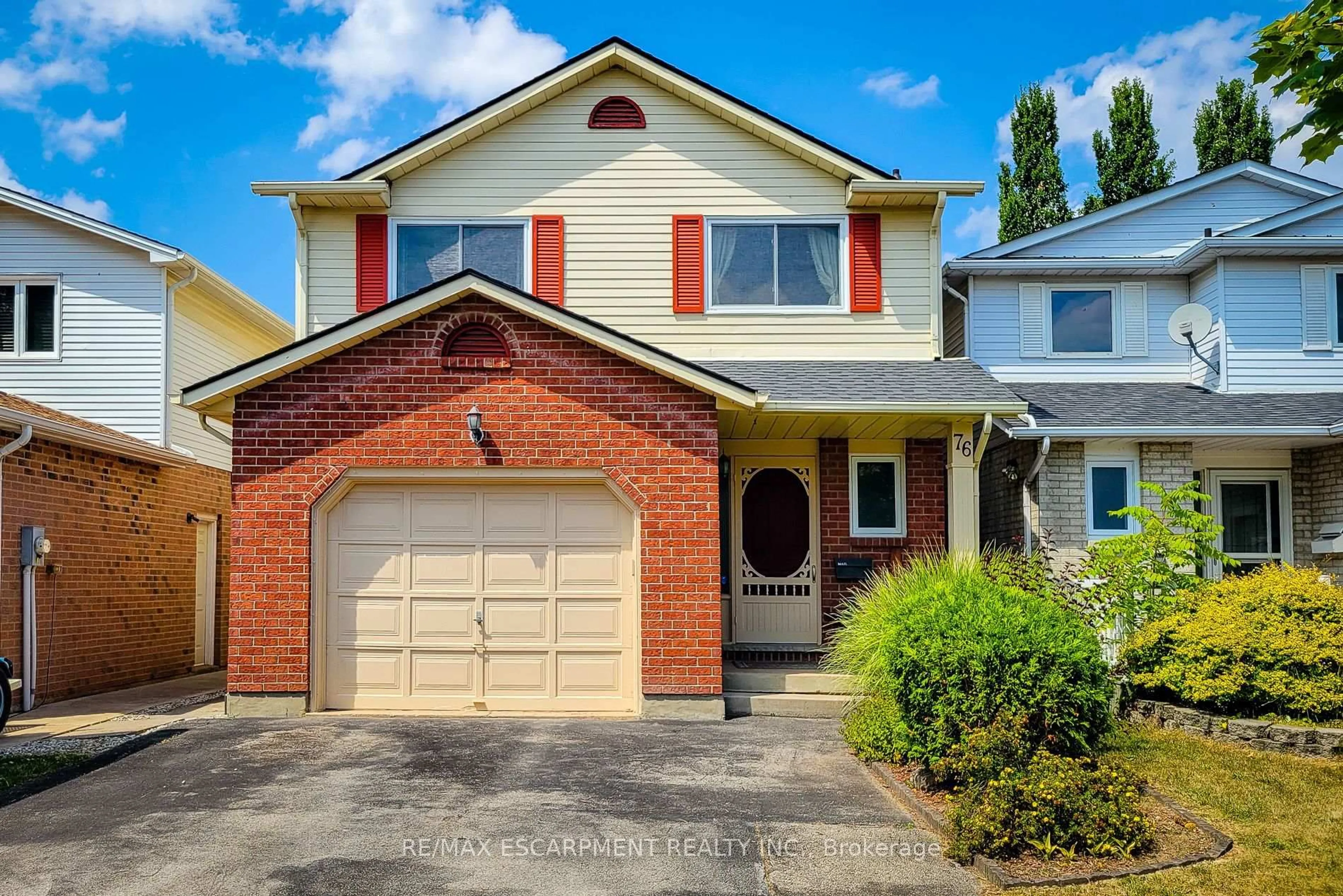 Home with brick exterior material, street for 76 Baxter Cres, Thorold Ontario L2V 4R6