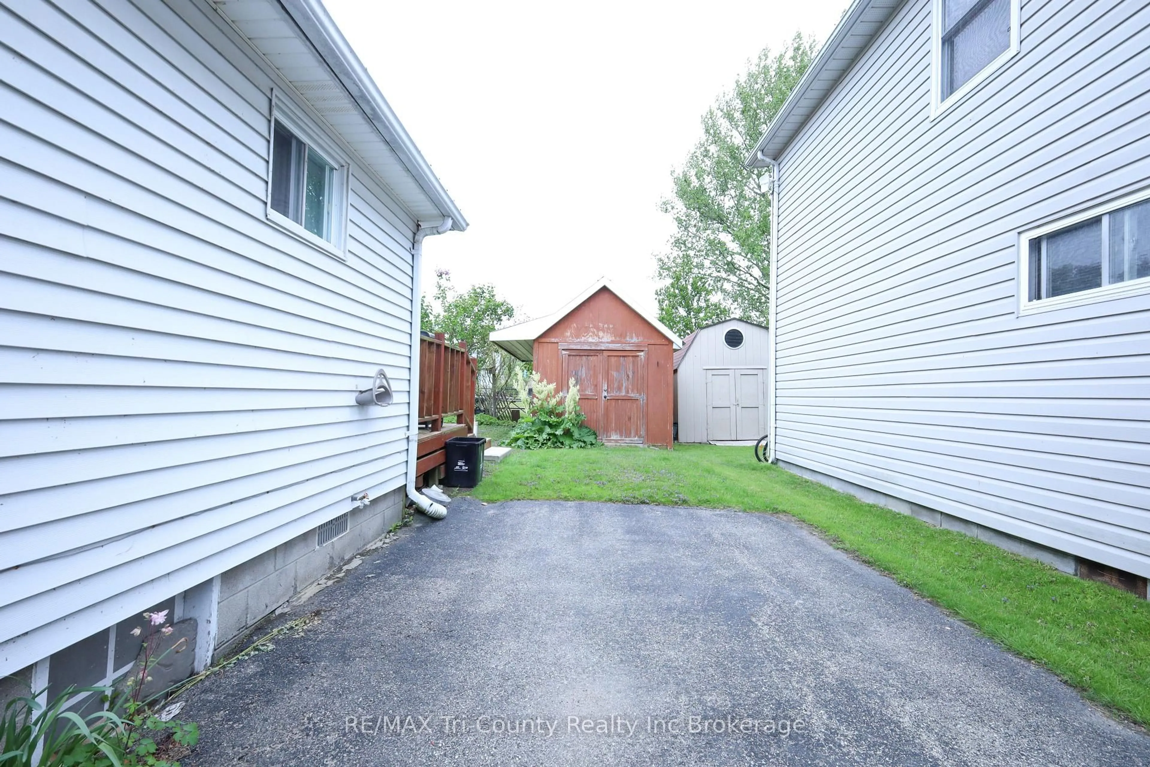 Unknown for 4 Palin St, Norfolk Ontario N0E 1M0