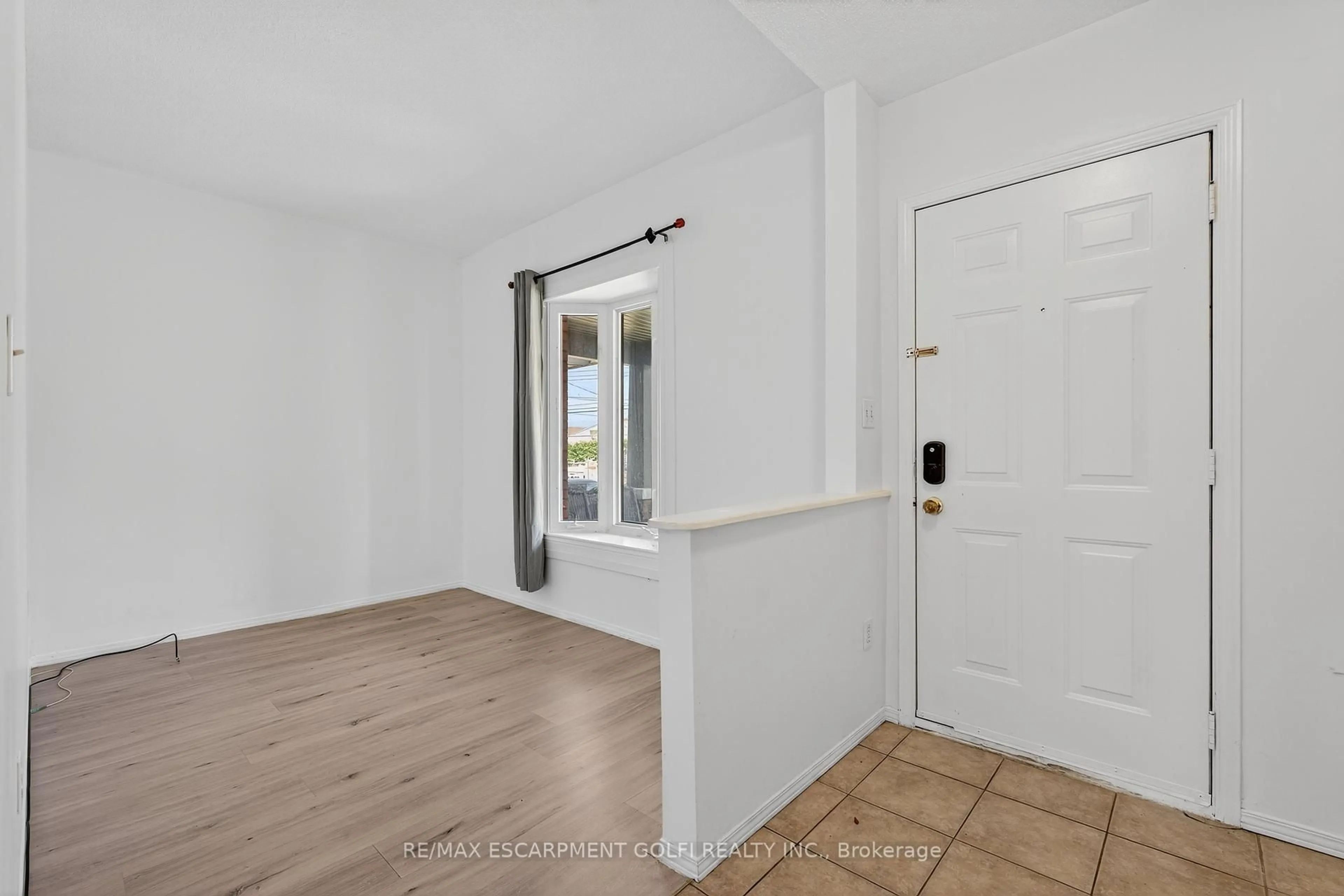 Indoor entryway for 111 Hillyard St, Hamilton Ontario L8L 6B5