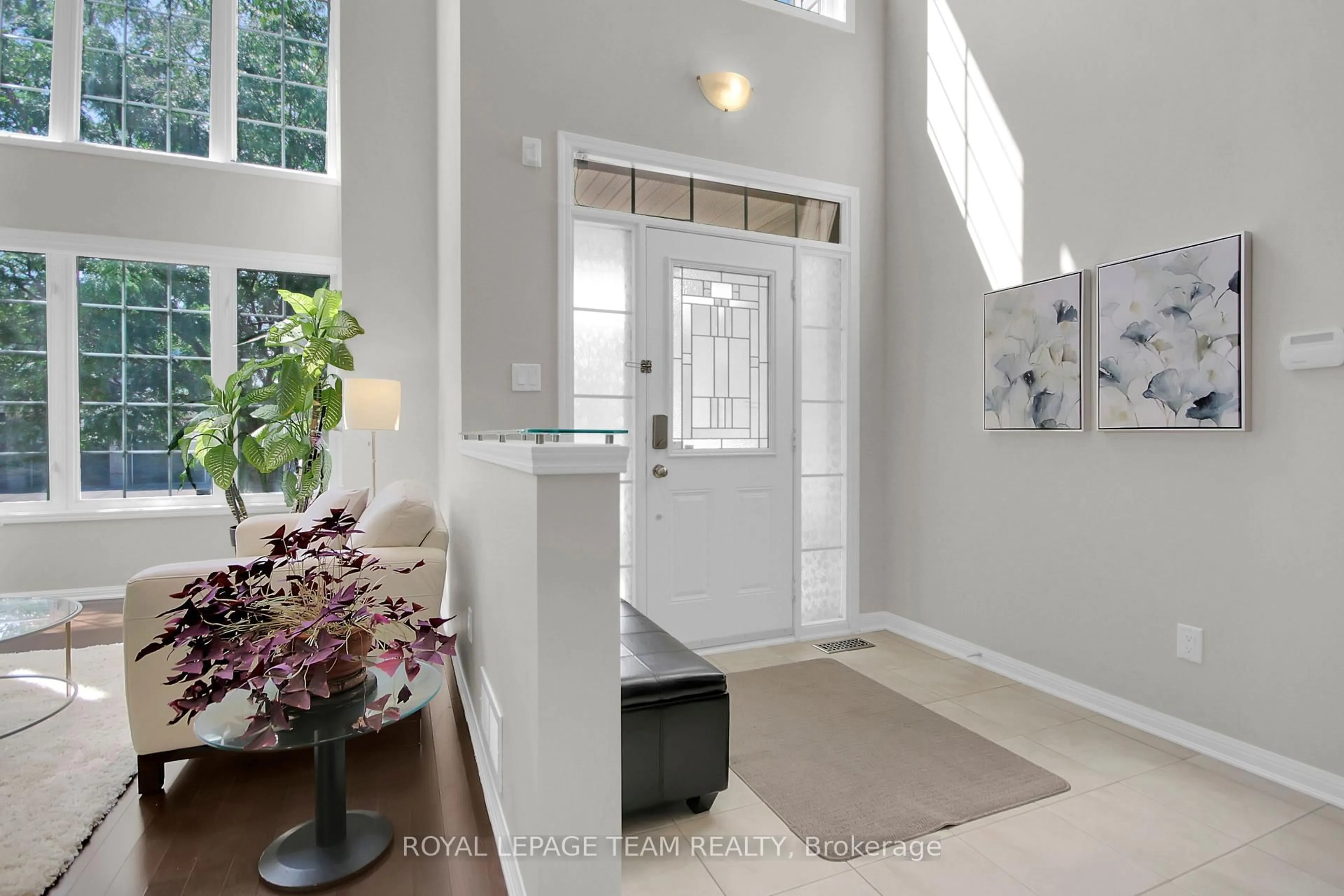 Indoor entryway for 177 Ingersoll Cres, Kanata Ontario K2T 0C9