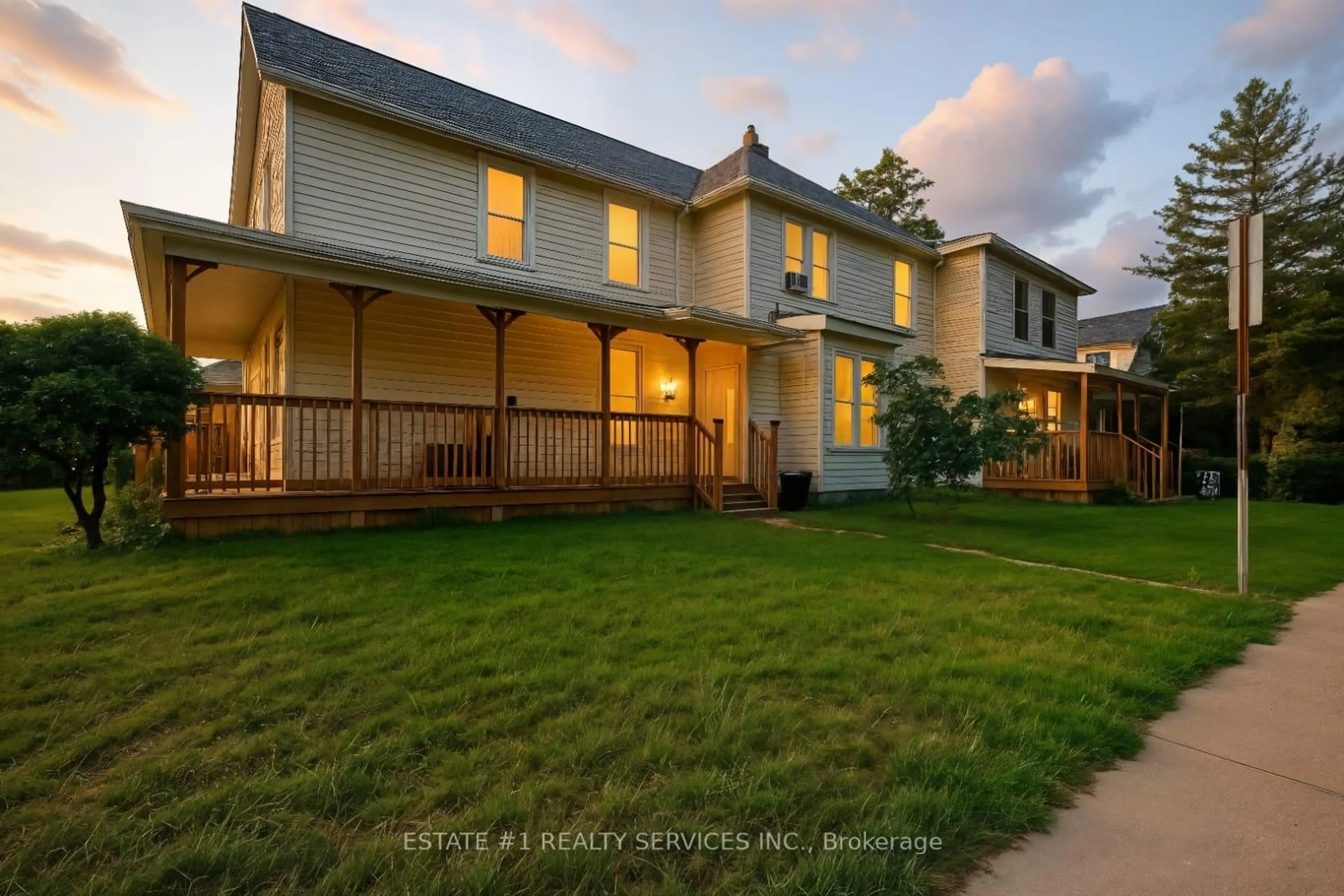 A pic from outside/outdoor area/front of a property/back of a property/a pic from drone, street for 781 Church St, Windsor Ontario N8X 1V9