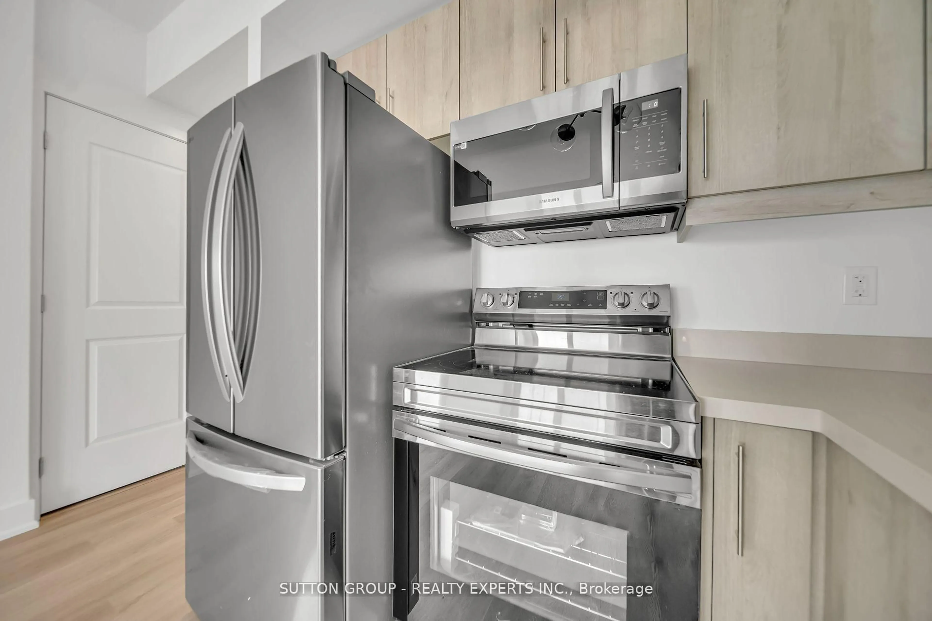 Standard kitchen, unknown for 401 shellard Lane #826, Brantford Ontario N3T 5L5