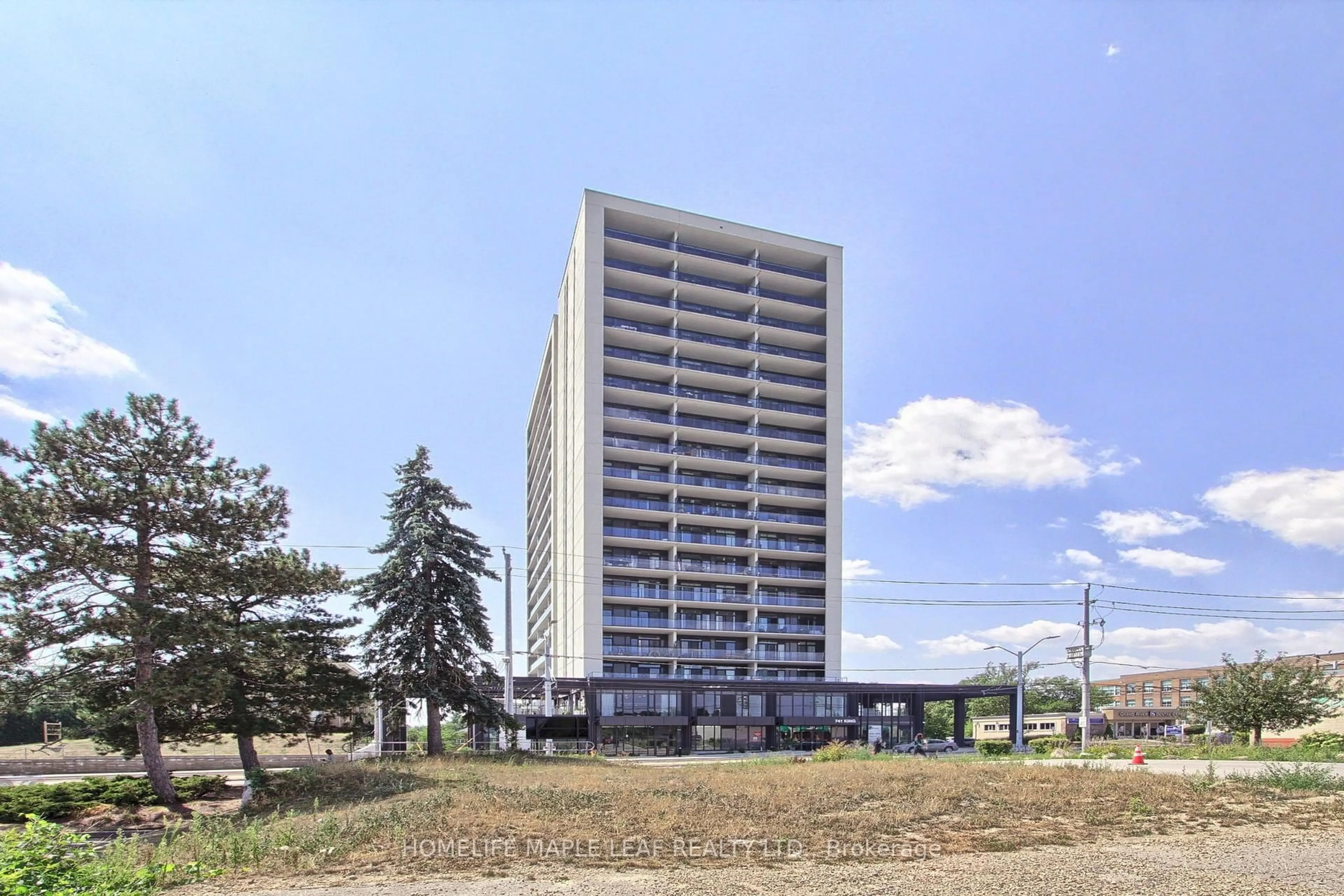 Indoor foyer for 741 King St #103, Kitchener Ontario N2G 0E9
