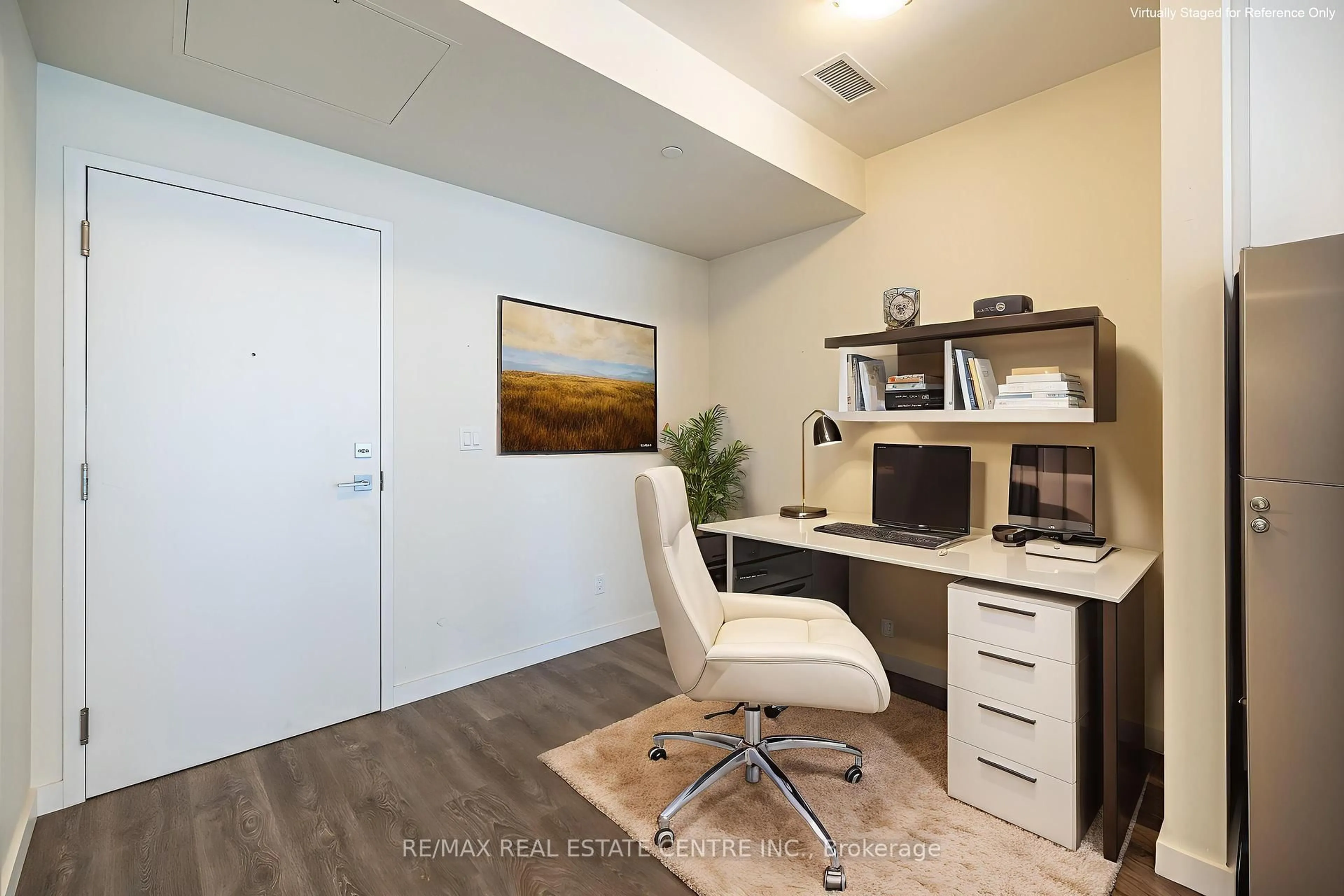 A pic of a room for 690 King St #412, Kitchener Ontario N2G 0B9
