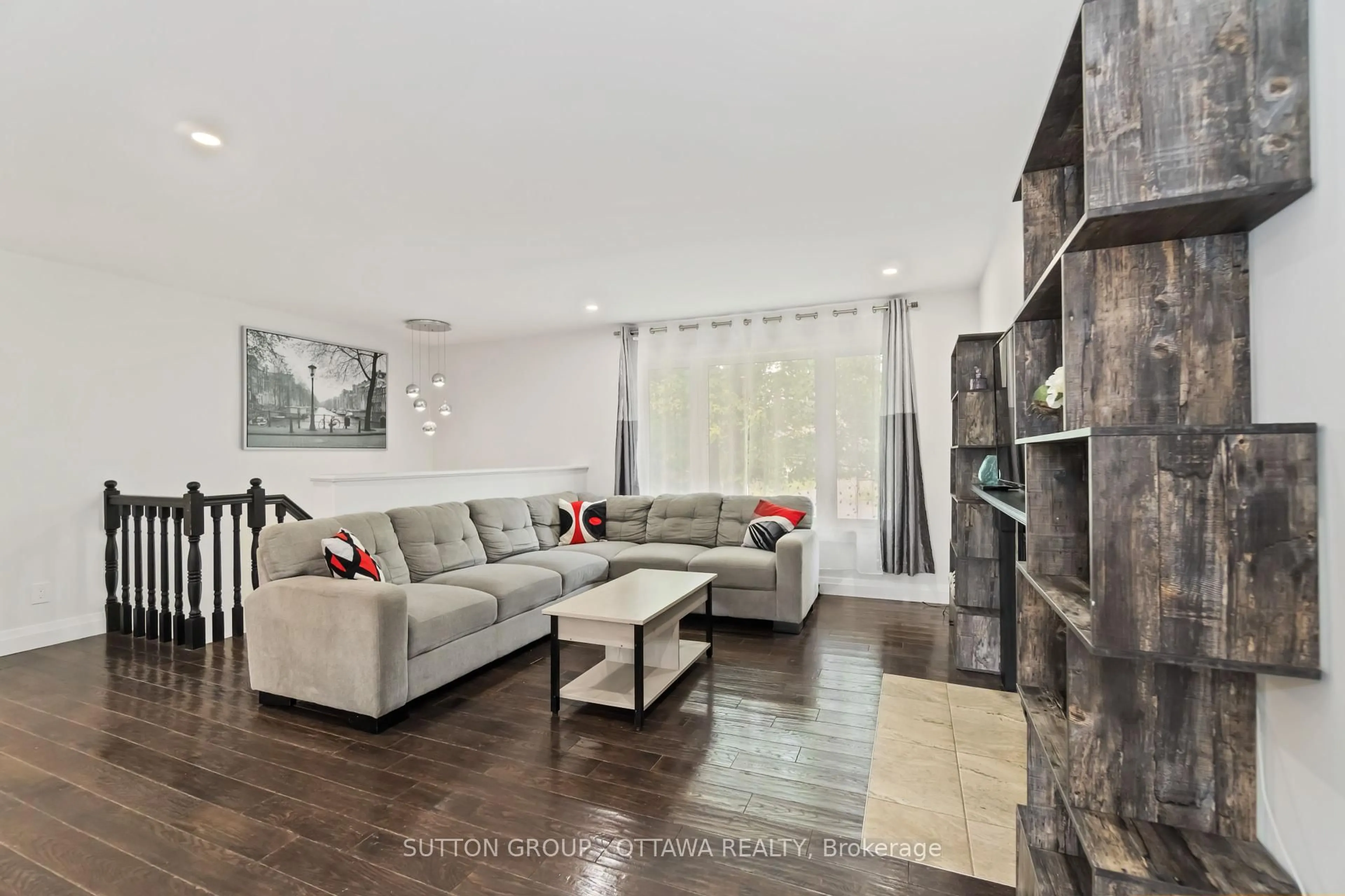 Living room with furniture, unknown for 220 Agathe St, Clarence-Rockland Ontario K4K 1K7