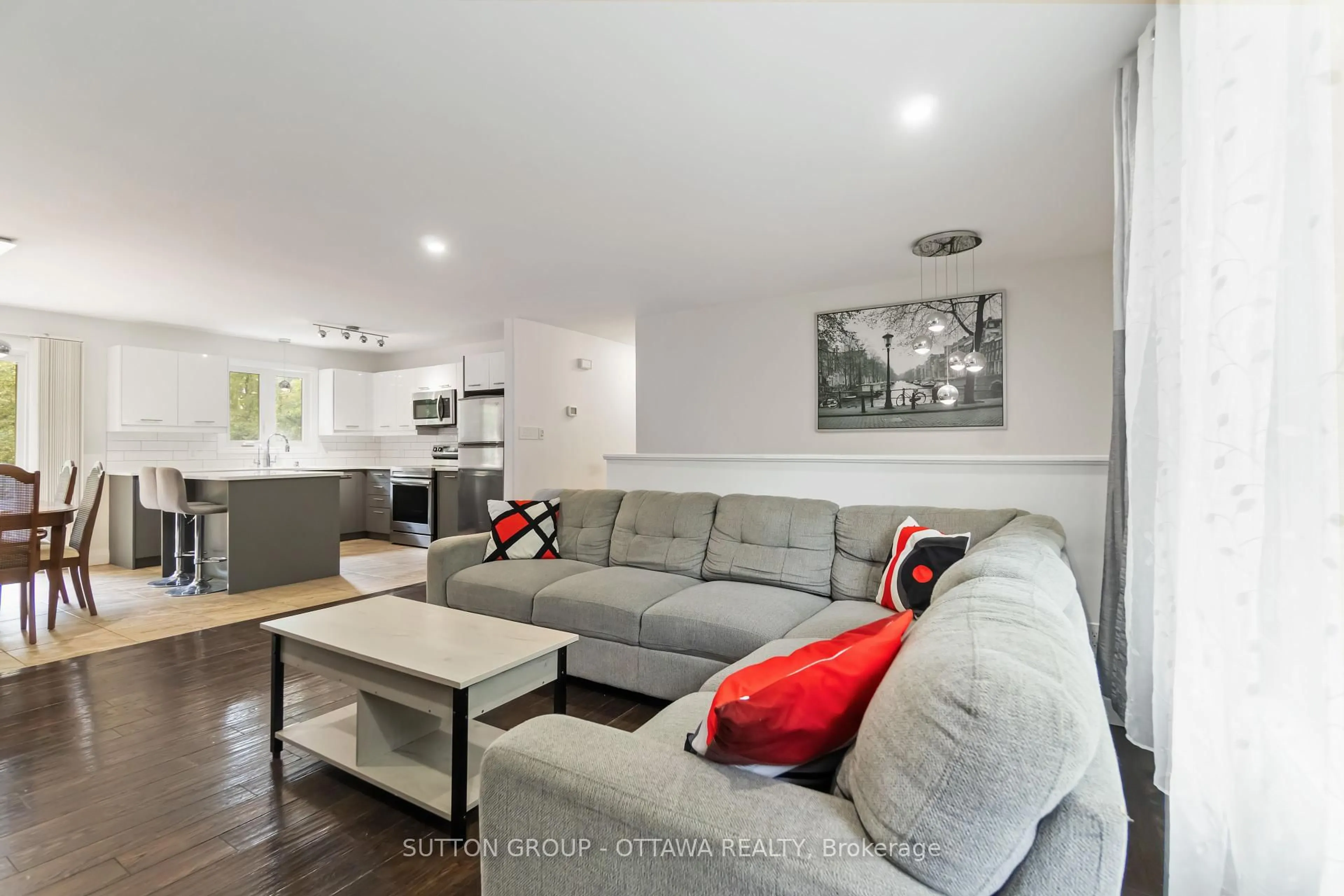 Living room with furniture, unknown for 220 Agathe St, Clarence-Rockland Ontario K4K 1K7