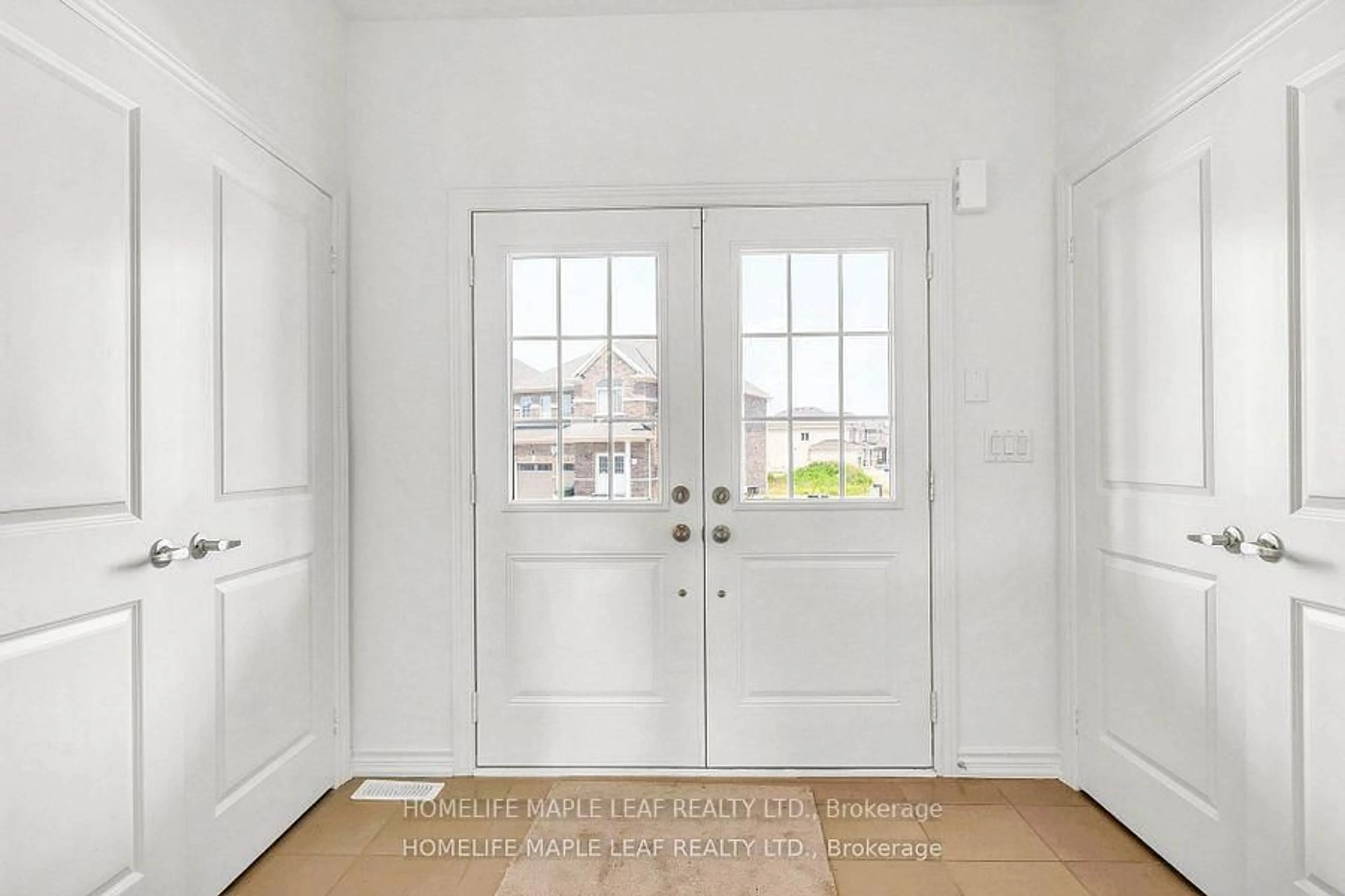 Indoor entryway for 377 Russell St, Southgate Ontario N0C 1B0