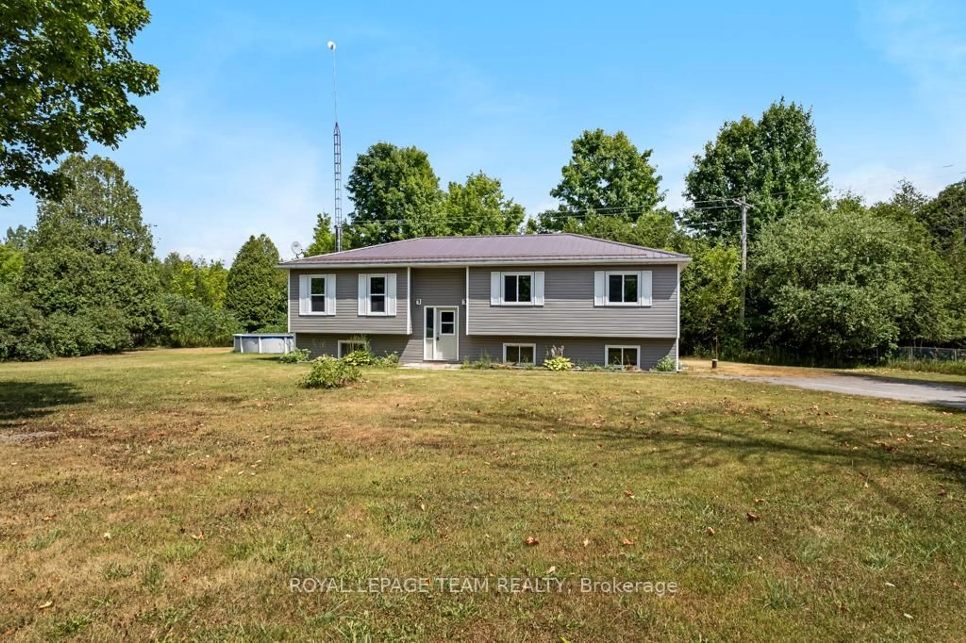A pic from outside/outdoor area/front of a property/back of a property/a pic from drone, unknown for 8133 County Rd 44 Rd, Edwardsburgh/Cardinal Ontario K0E 1X0