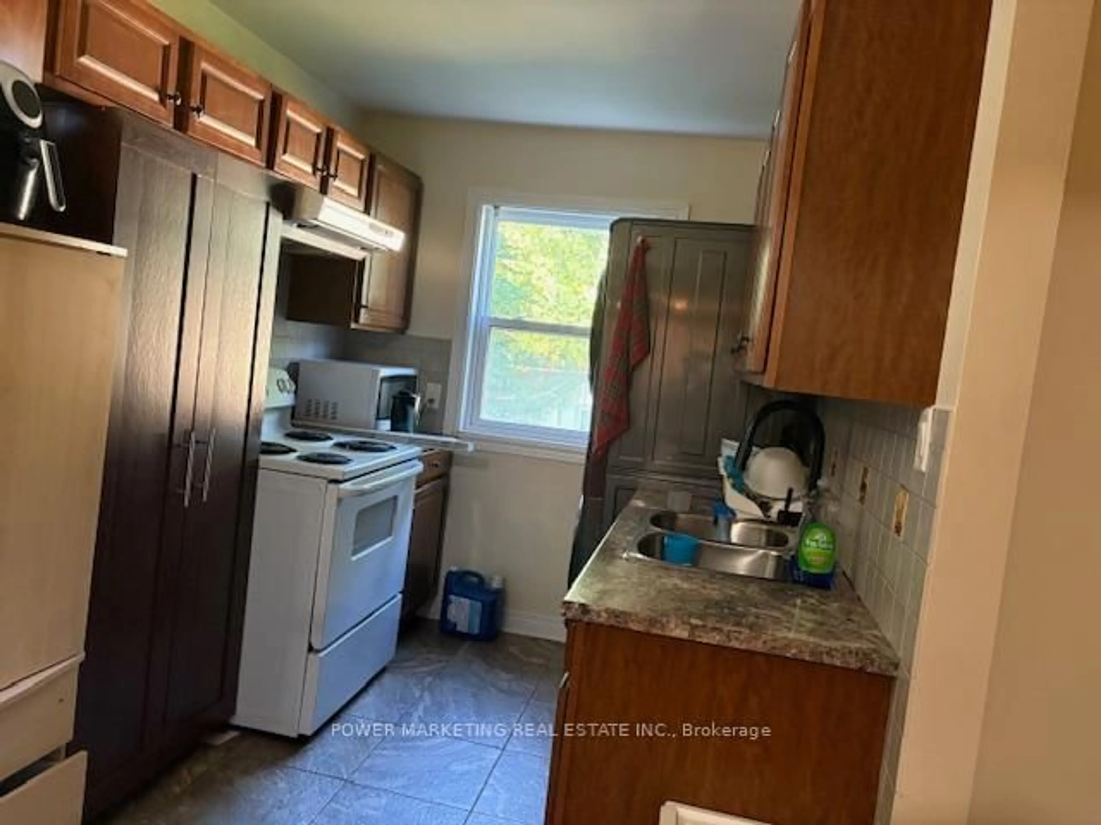 Standard kitchen, unknown for 803 Merivale Rd, Ottawa Ontario K1Z 5Z5