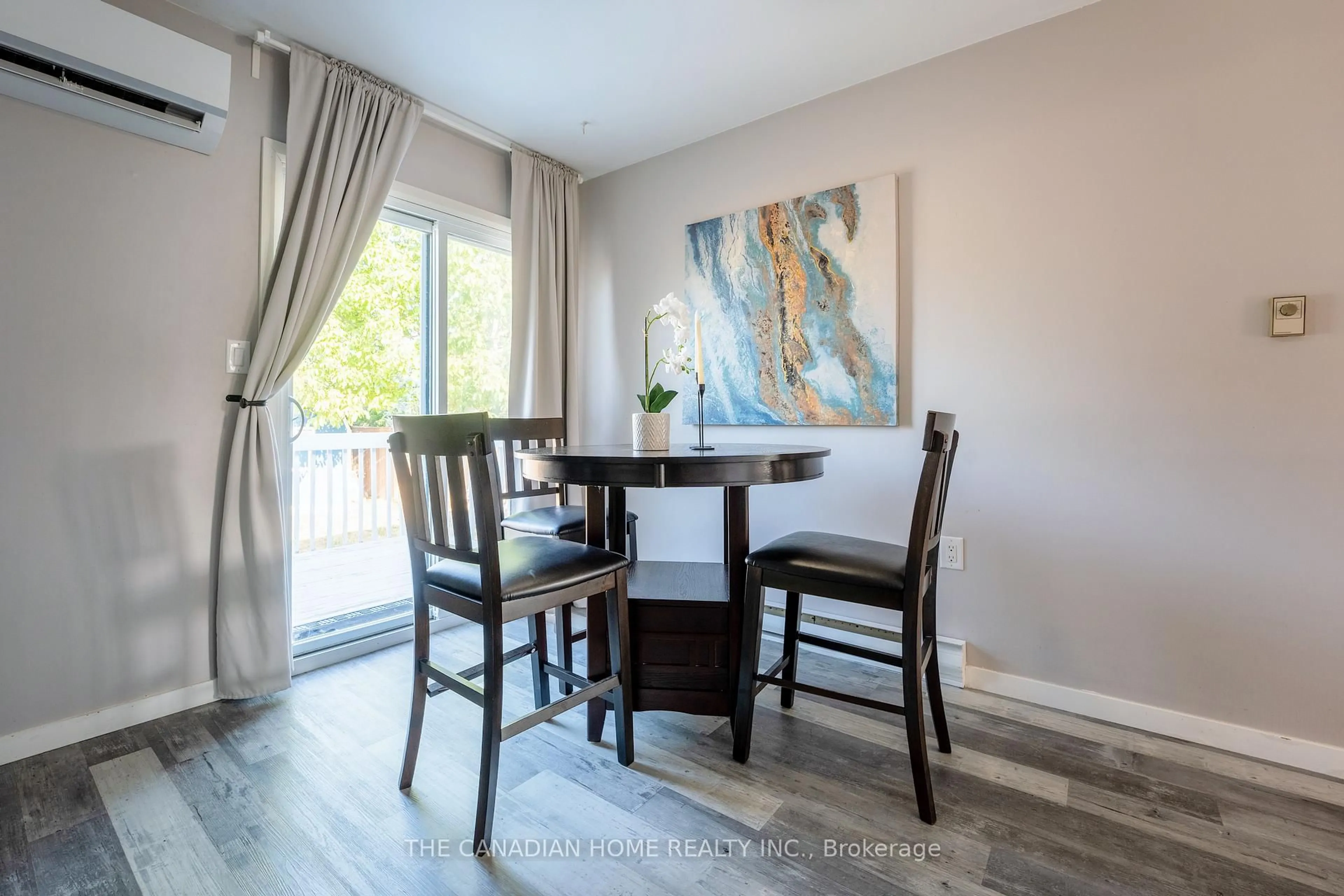 Dining room, wood/laminate floor for 159 PINE St, Thorold Ontario L2V 3M5