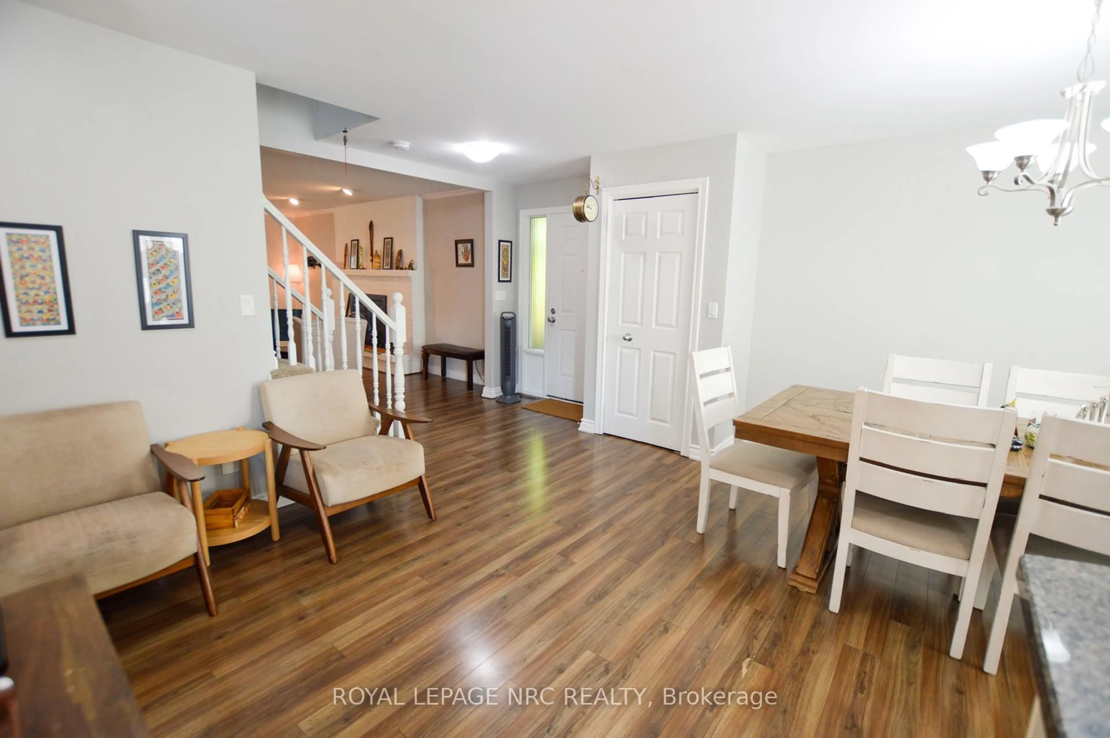 Indoor entryway for 41 HUNTINGTON Lane, St. Catharines Ontario L2S 3R5