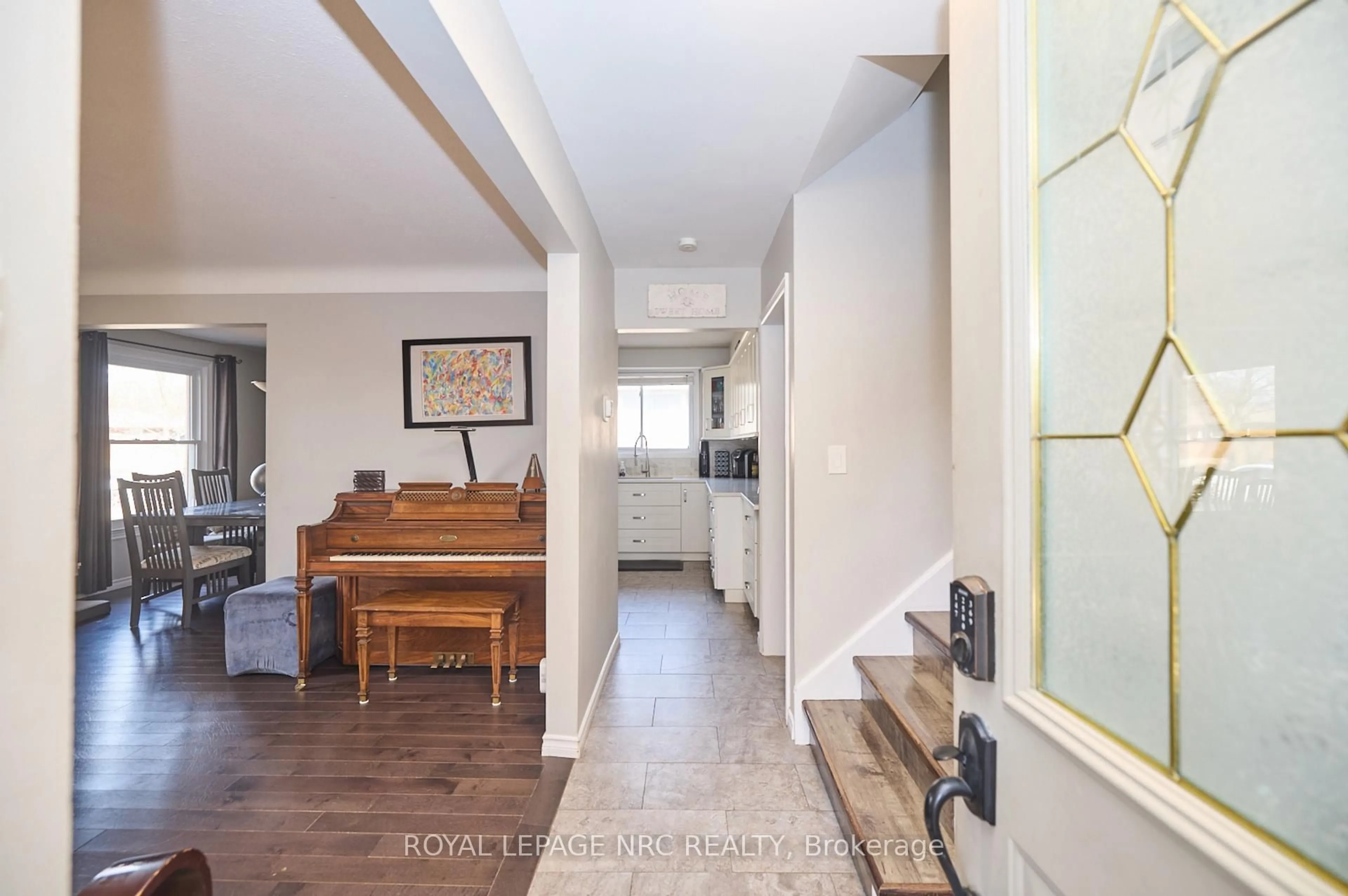 Indoor entryway for 28 Ramsey St, St. Catharines Ontario L2N 2K1