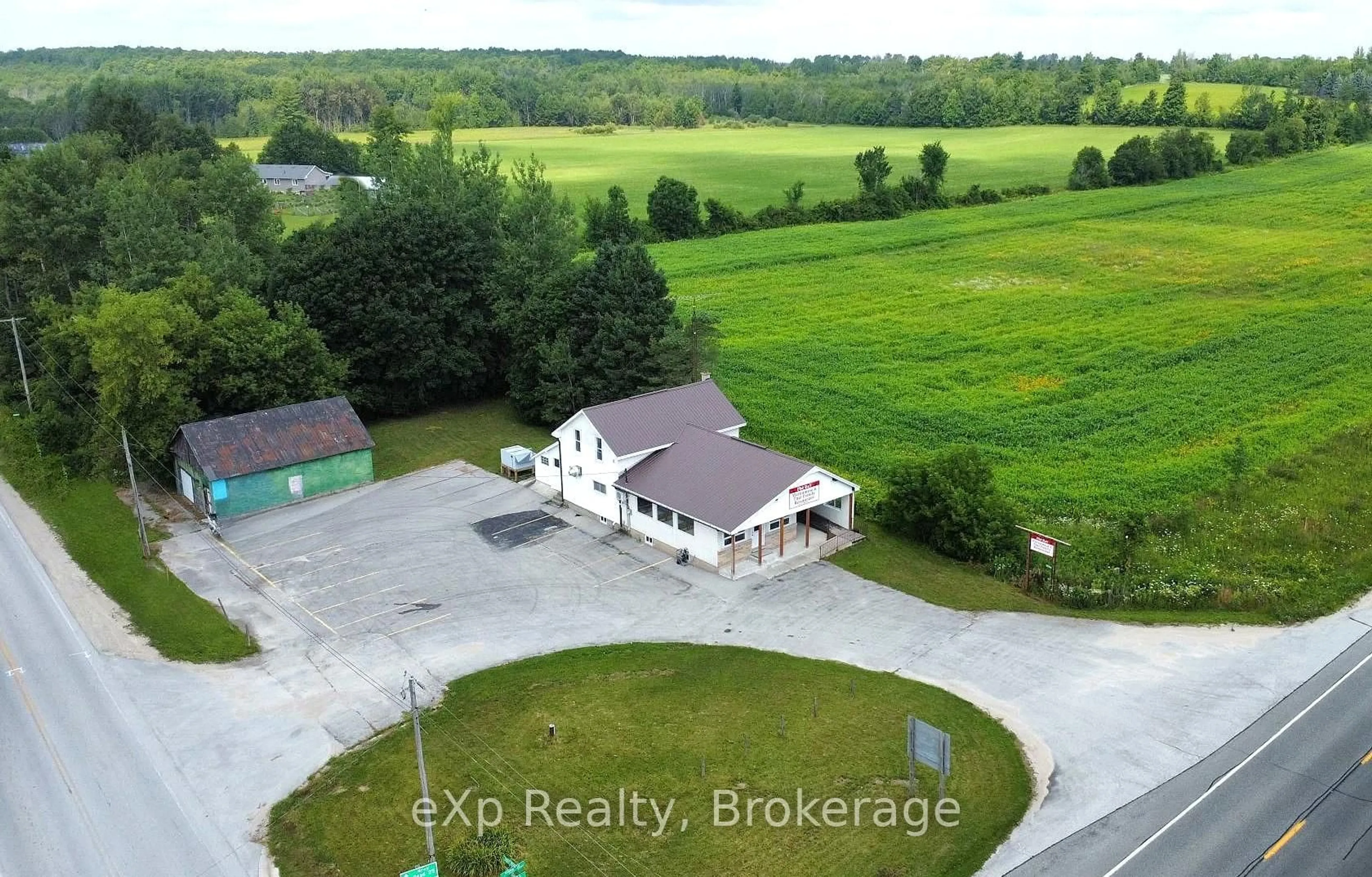 A pic from outside/outdoor area/front of a property/back of a property/a pic from drone, building for 315194 HIGHWAY 6, Chatsworth Ontario N0H 2V0