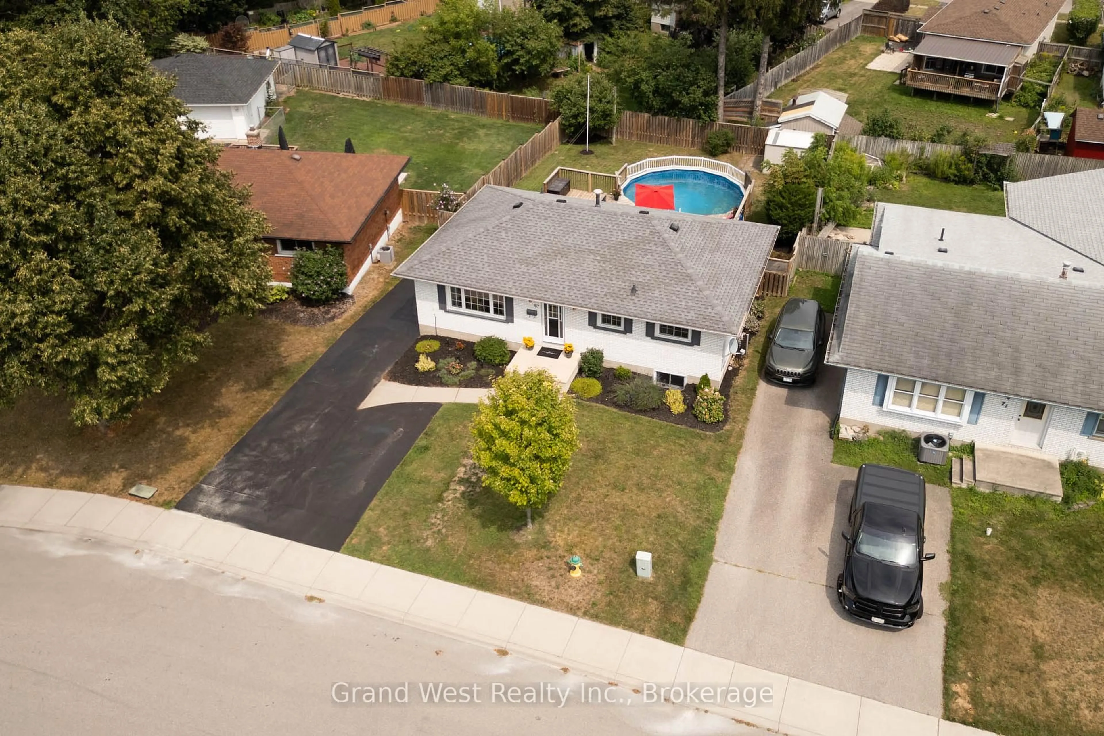 A pic from outside/outdoor area/front of a property/back of a property/a pic from drone, street for 67 Elmwood Cres, Woodstock Ontario N4S 2K4