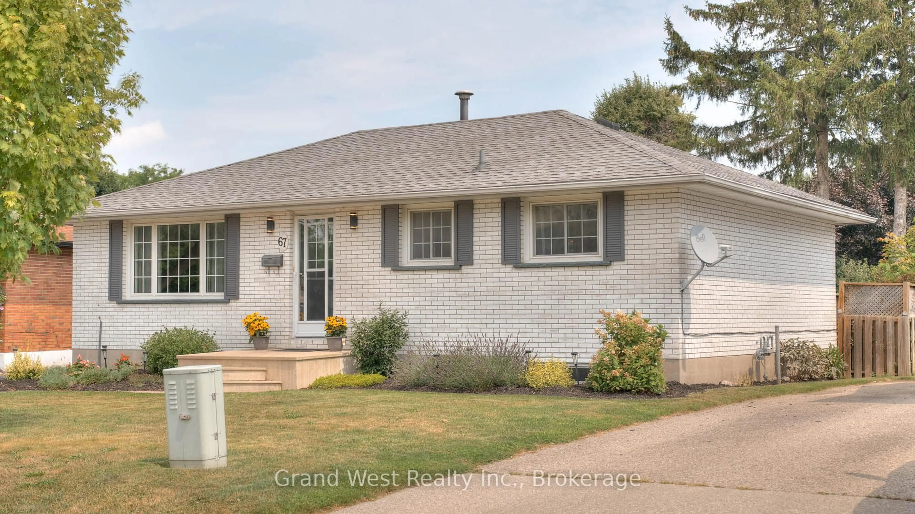 Home with vinyl exterior material, street for 67 Elmwood Cres, Woodstock Ontario N4S 2K4