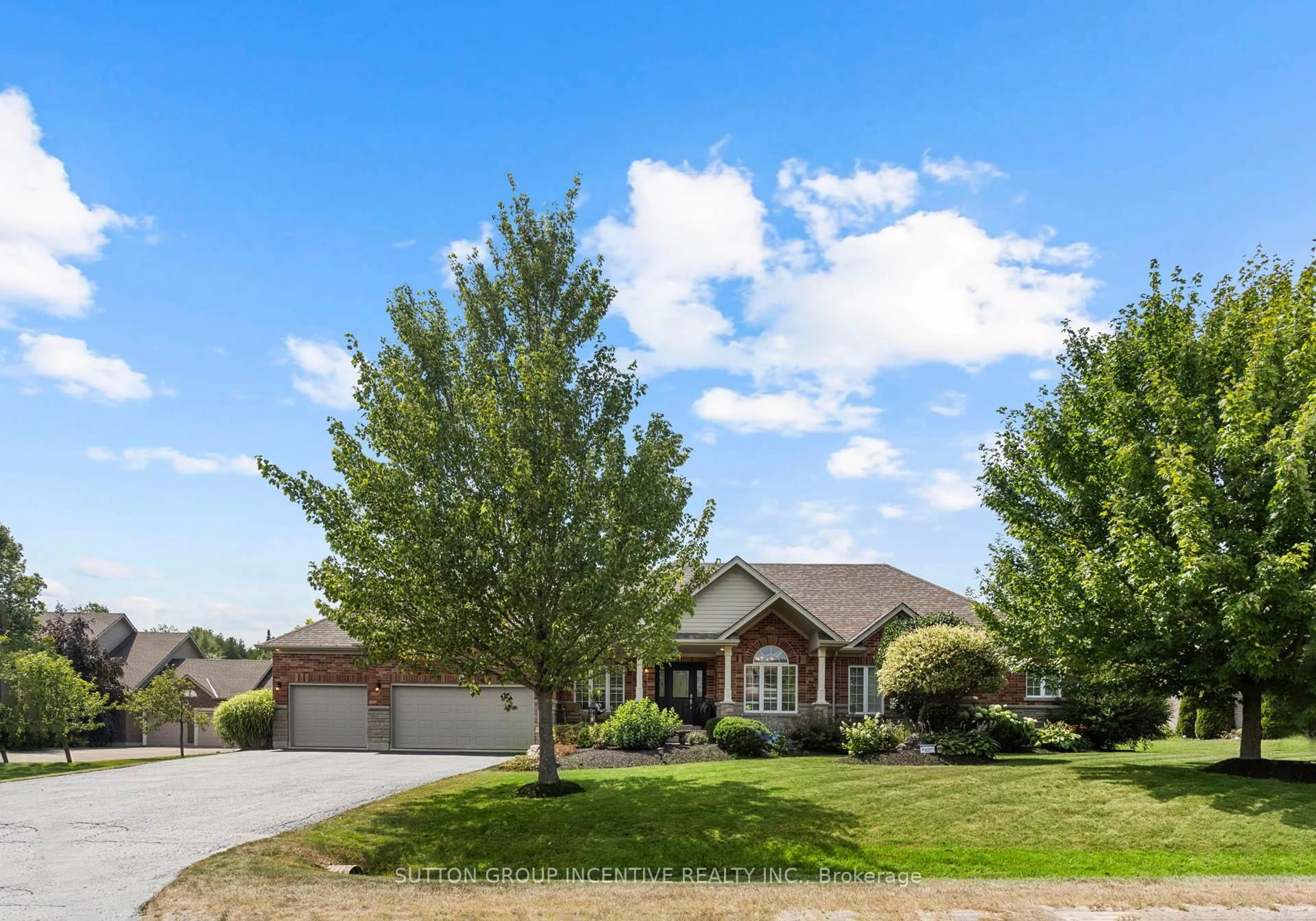 A pic from outside/outdoor area/front of a property/back of a property/a pic from drone, unknown for 68 Madill Dr, Mono Ontario L9W 6G4