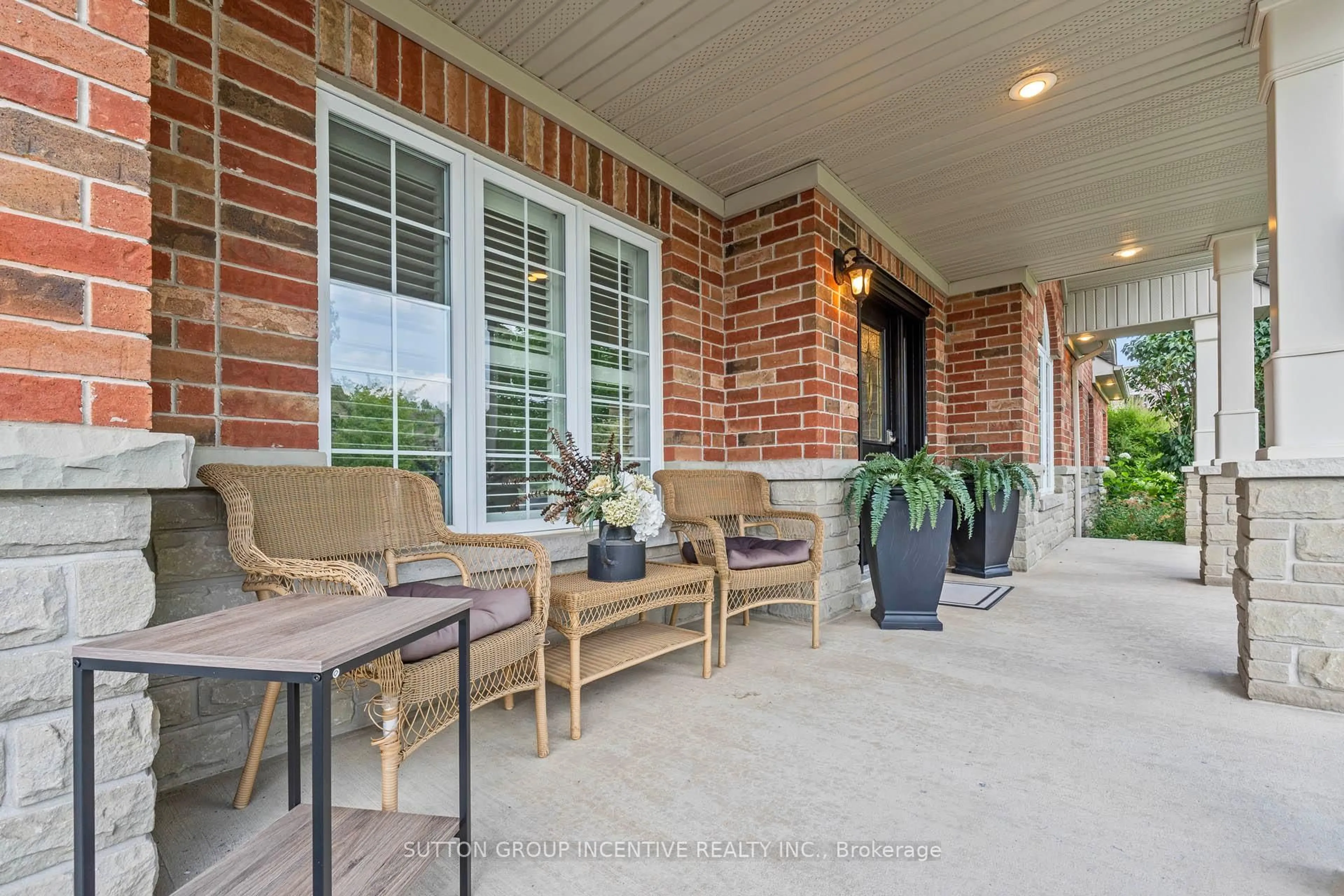 Patio, street for 68 Madill Dr, Mono Ontario L9W 6G4