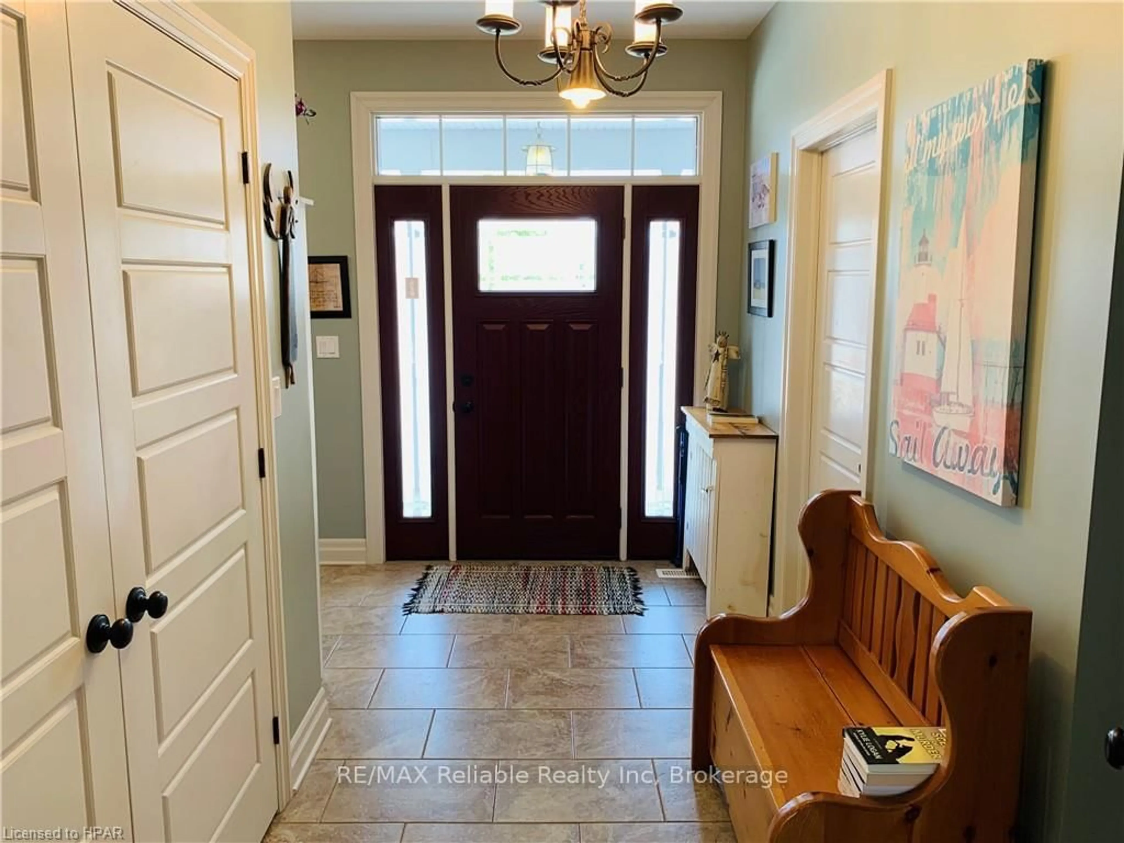 Indoor entryway for 22 Thimbleweed Dr, Bluewater Ontario N0M 1G0