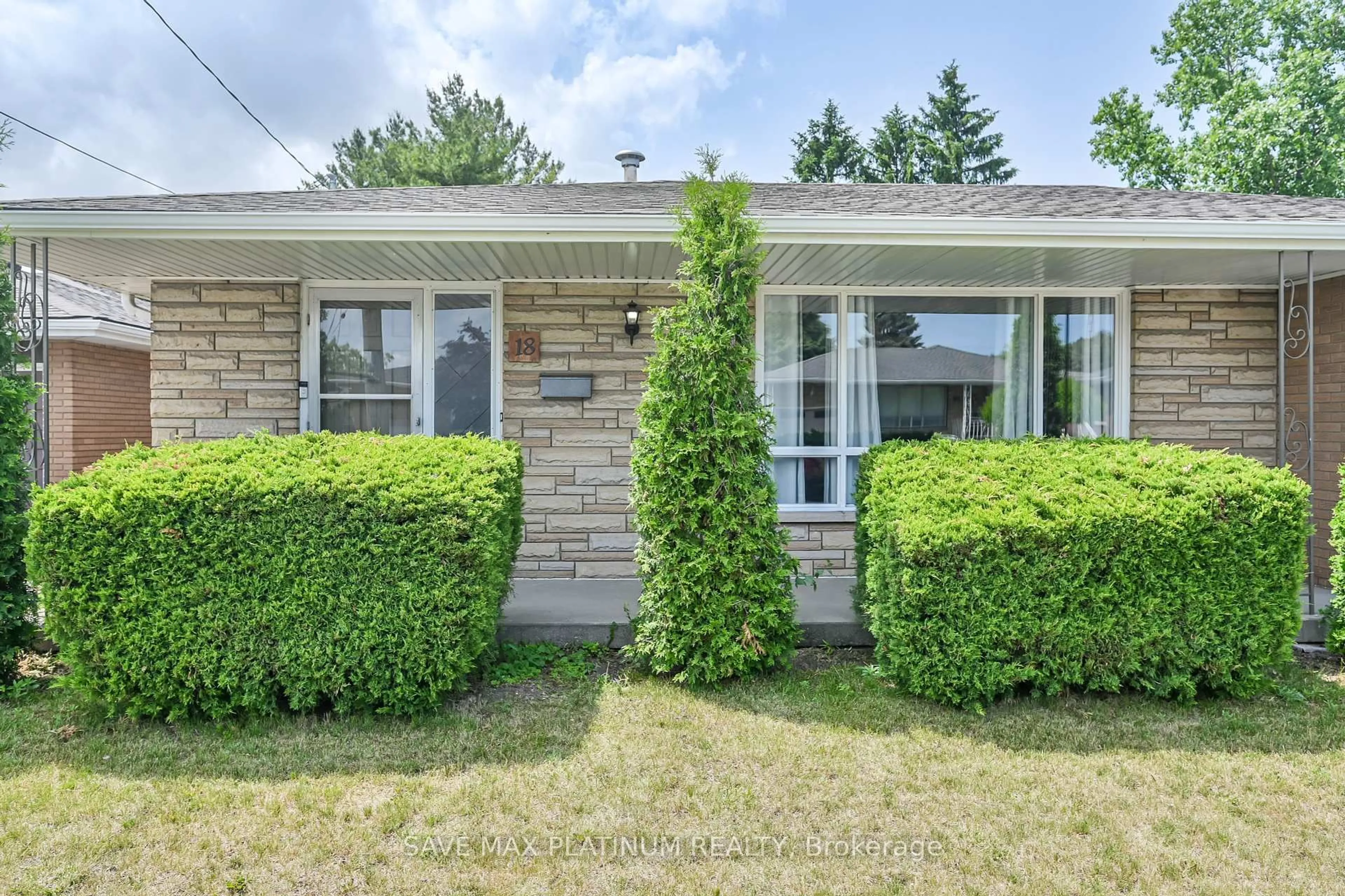 Home with brick exterior material, unknown for 18 Gardenia Crt, Hamilton Ontario L8K 3X6