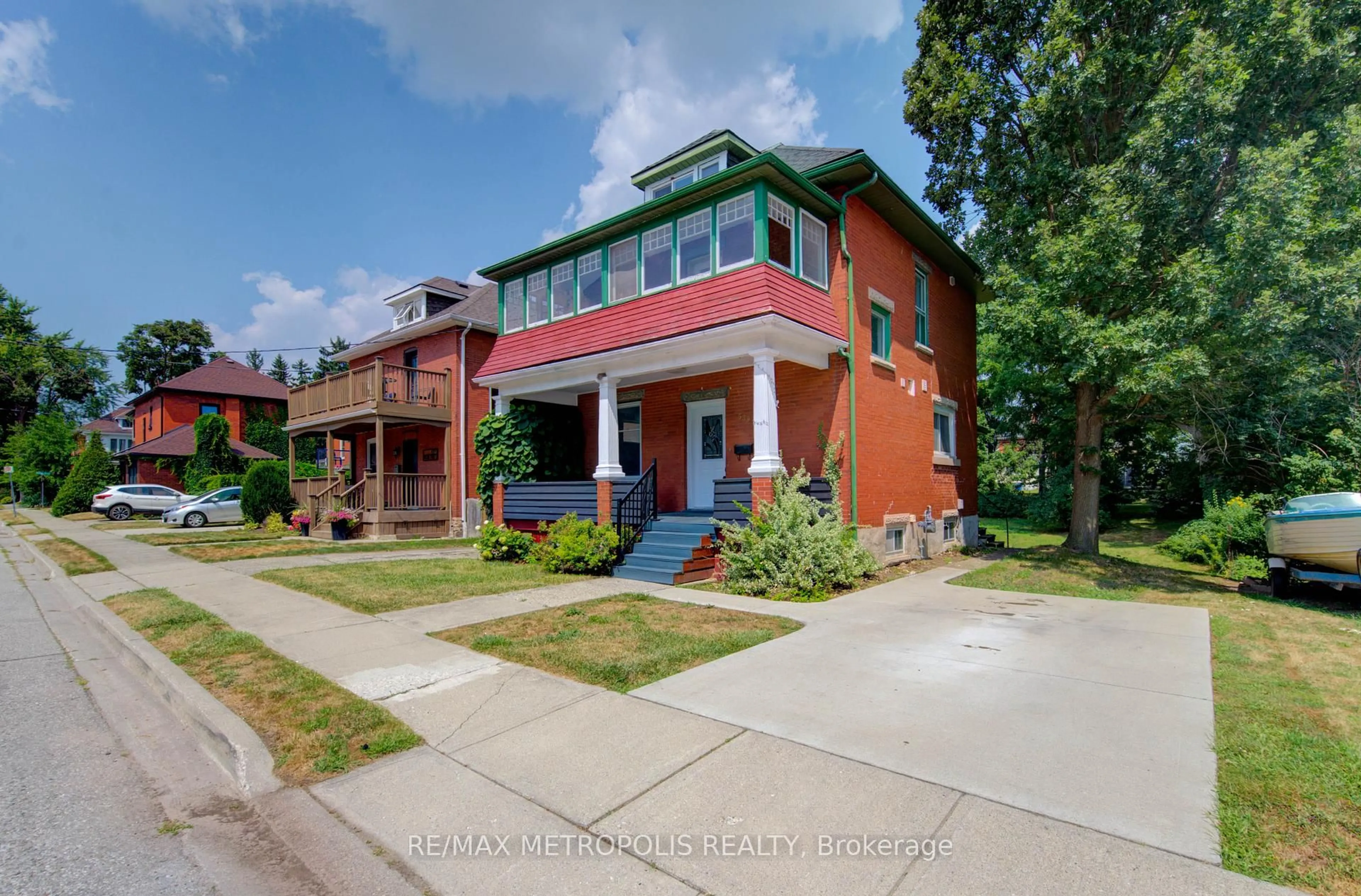 Home with brick exterior material, street for 539 Moore St, Cambridge Ontario N3H 3B3